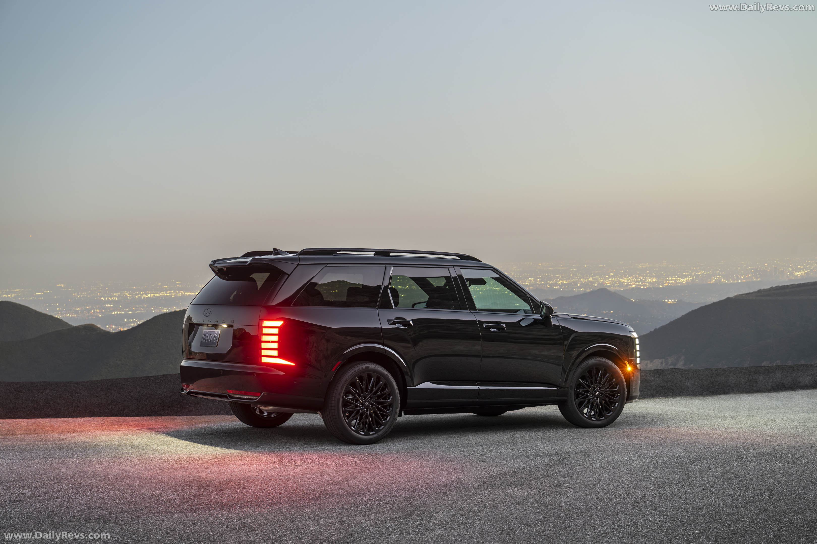 2027 Hyundai Palisade Hybrid Calligraphy Black Ink Edition Rear View