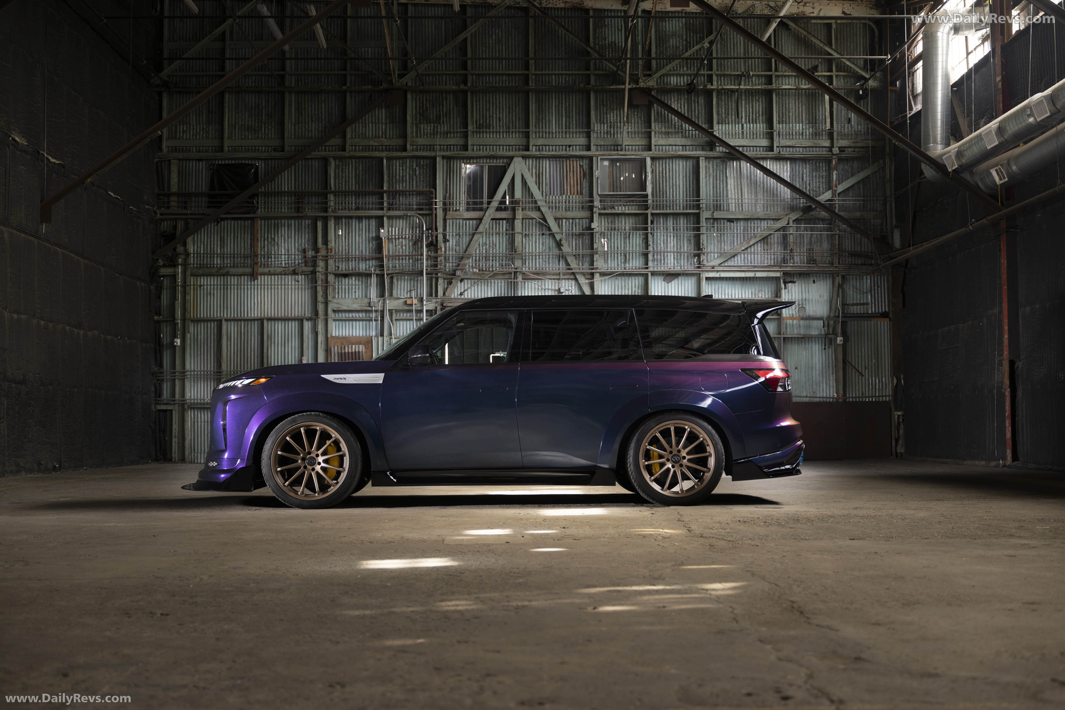 2025 Infiniti QX80 R-Spec Concept Side View