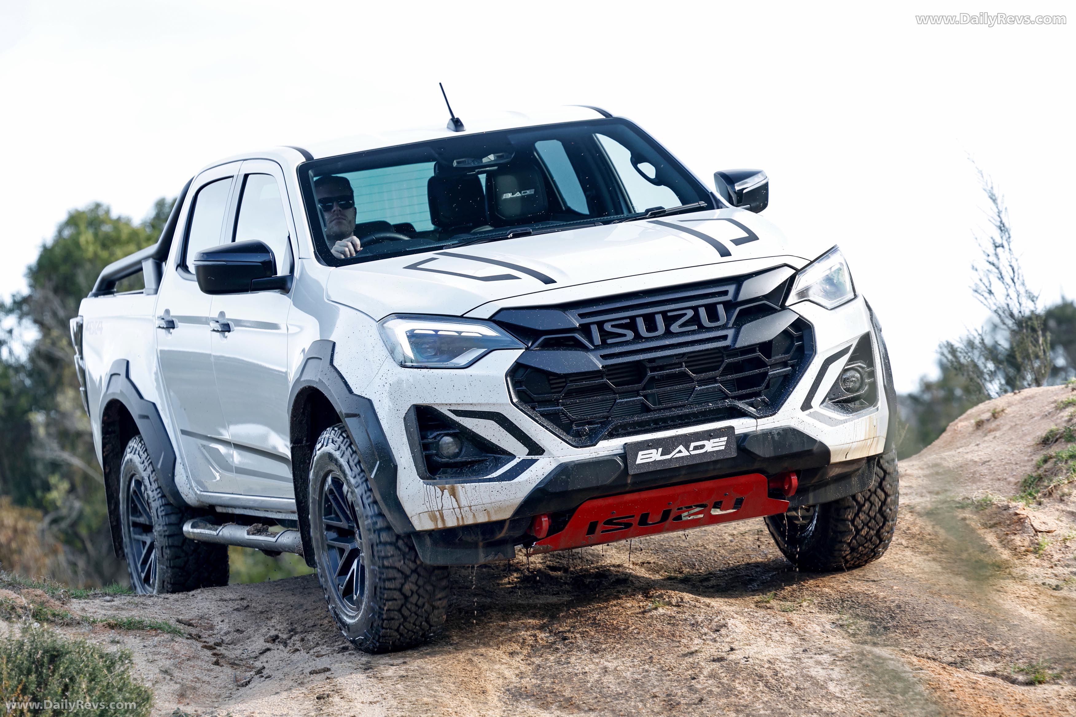 2026 Isuzu D-Max Blade Front View