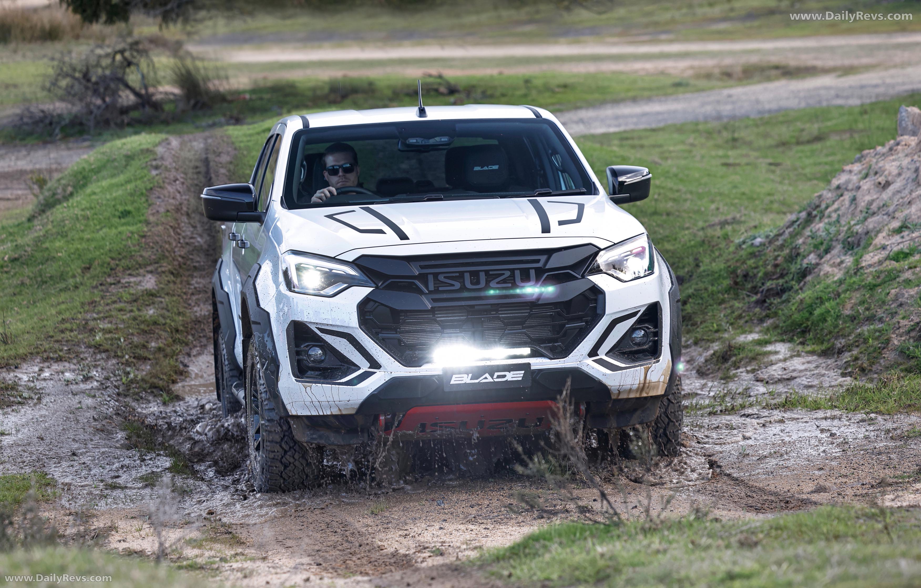 2026 Isuzu D-Max Blade Front View