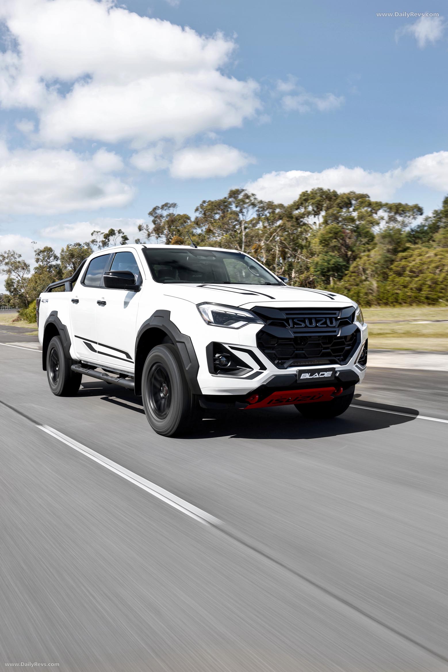 2026 Isuzu D-Max Blade Front View