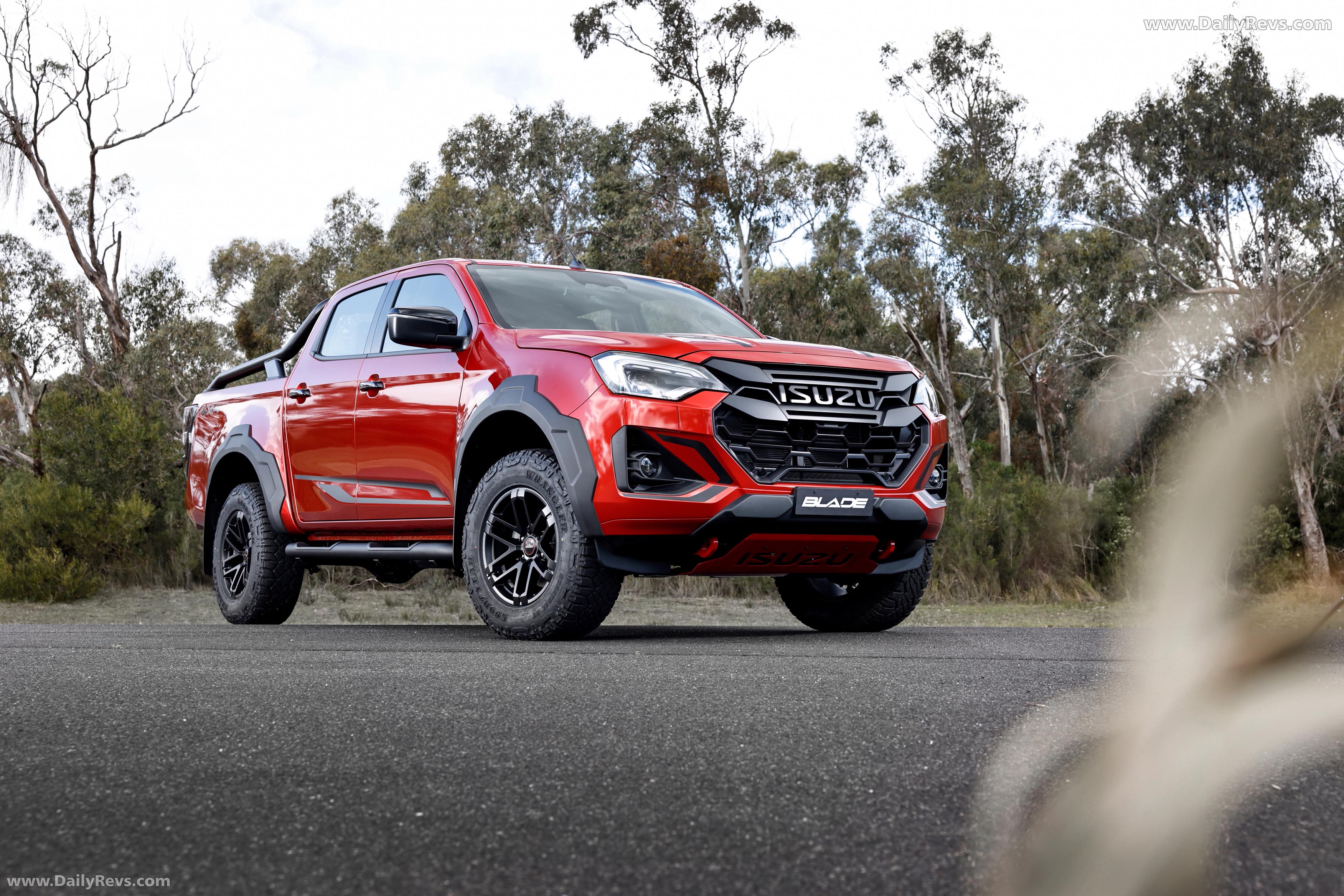 2026 Isuzu D-Max Blade Front View