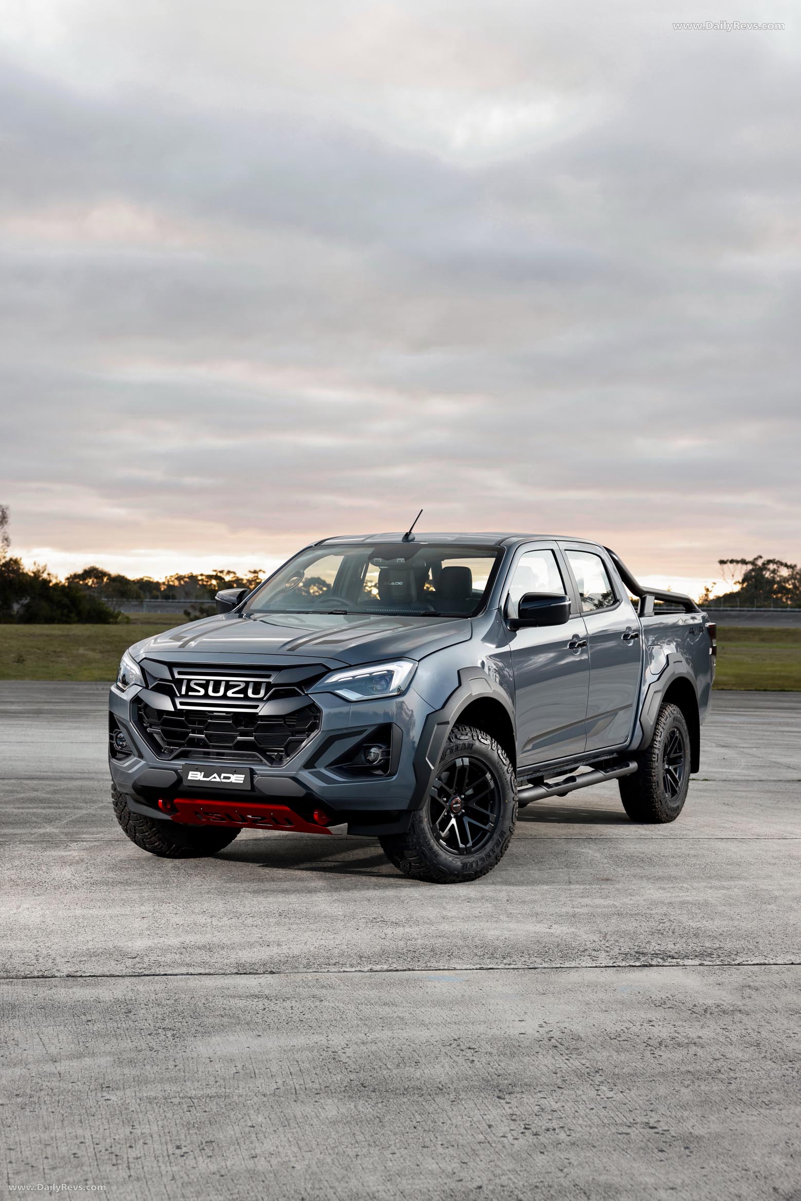 2026 Isuzu D-Max Blade Front View