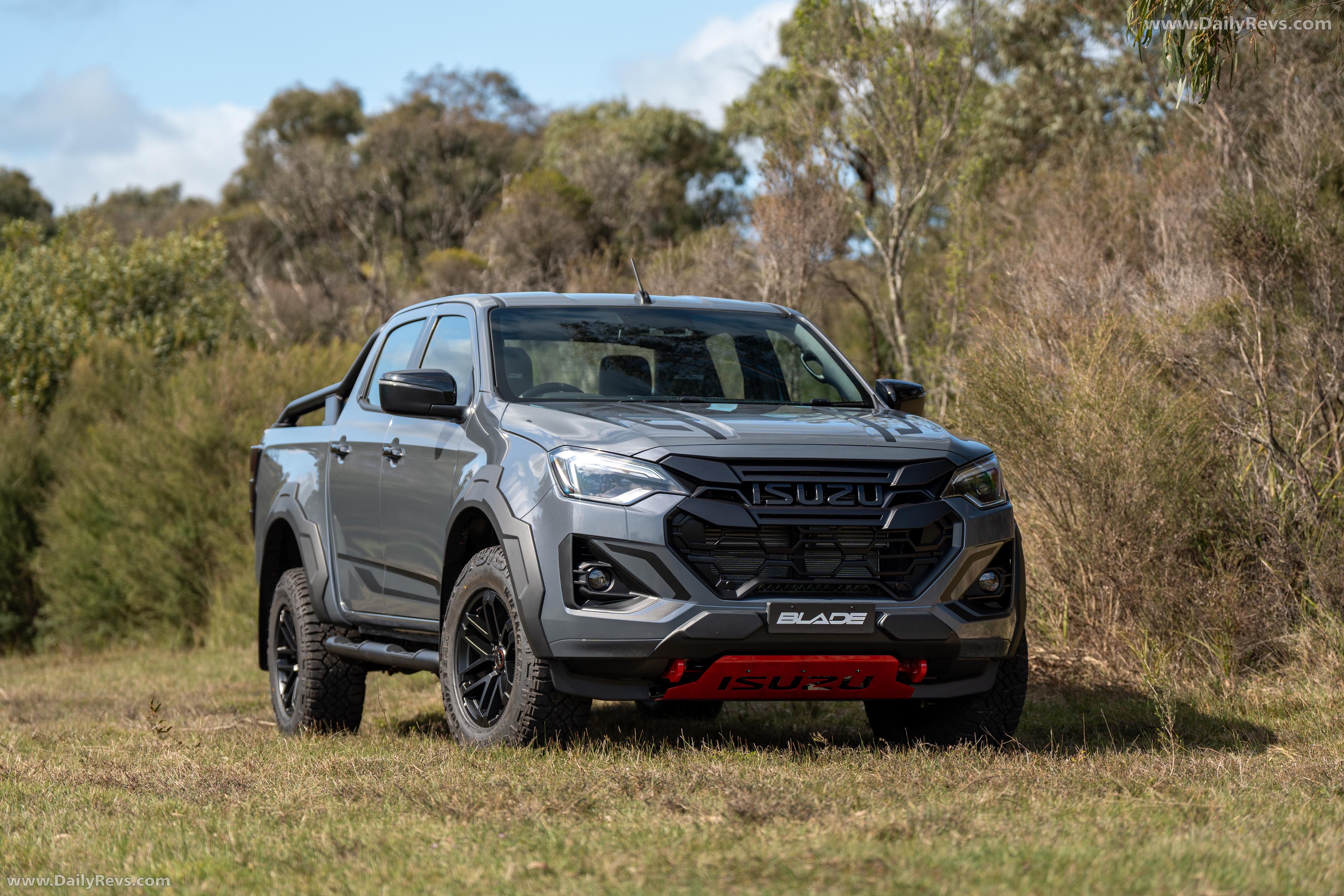 2026 Isuzu D-Max Blade Front View