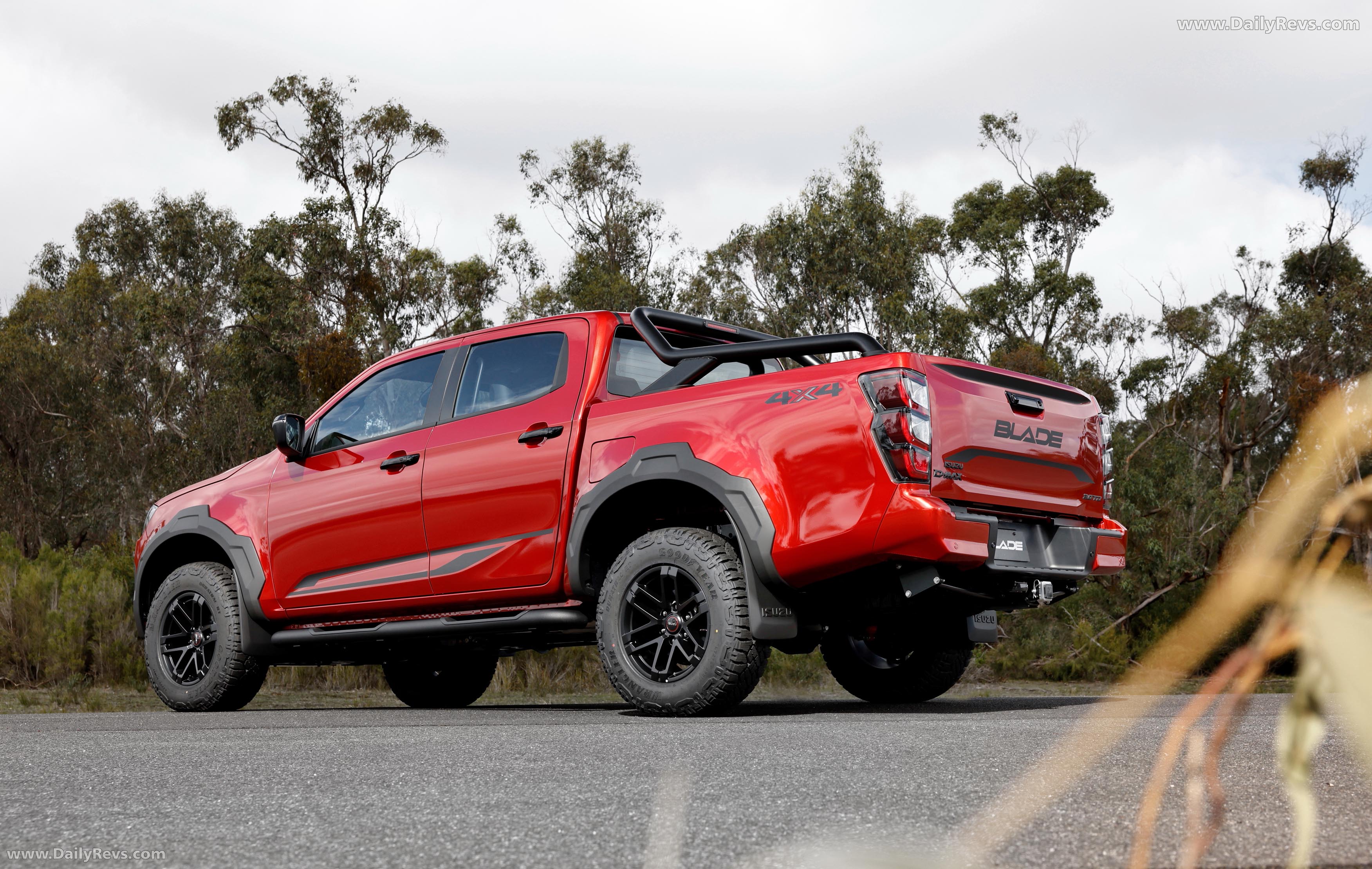2026 Isuzu D-Max Blade Rear View
