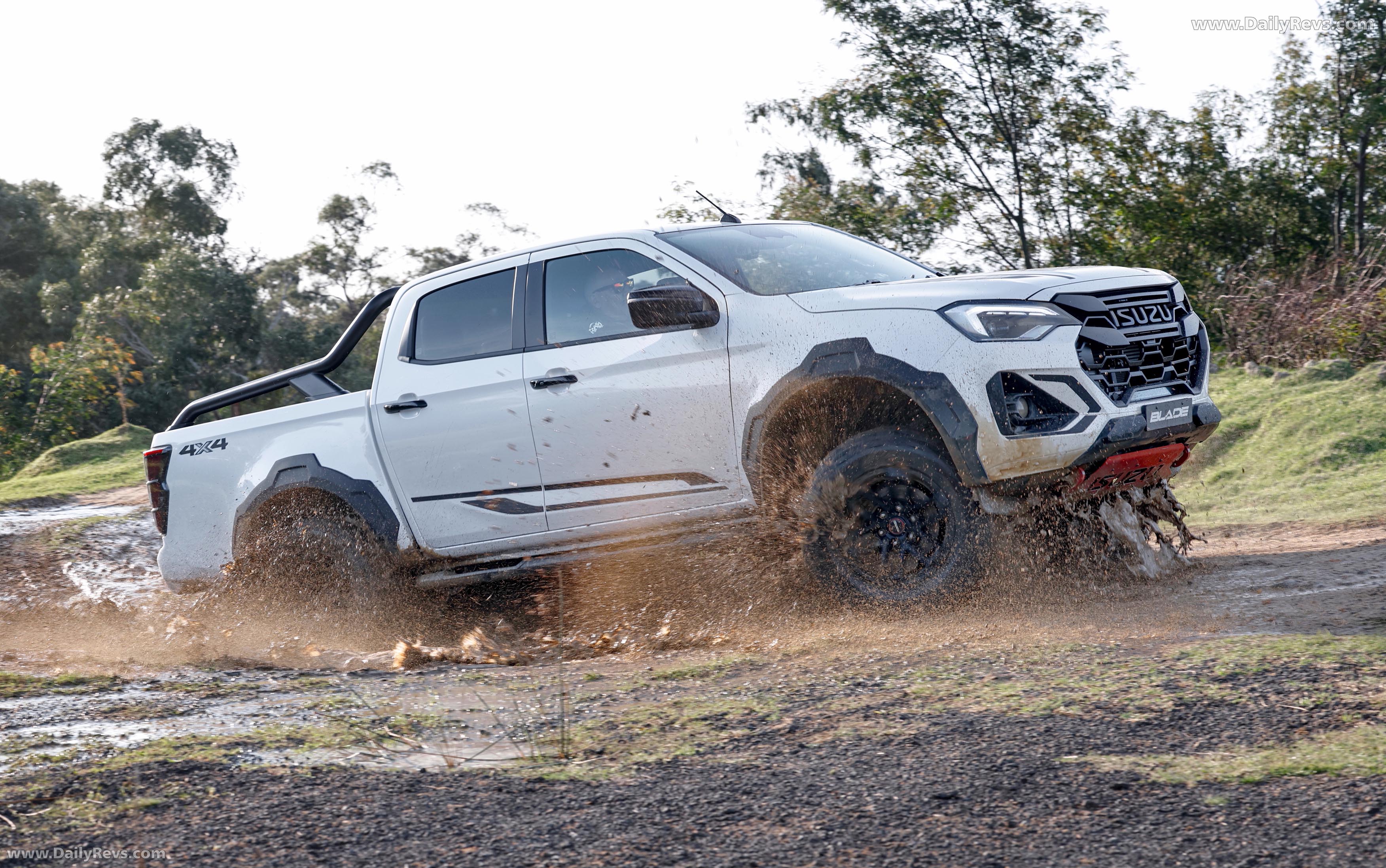 2026 Isuzu D-Max Blade Side View
