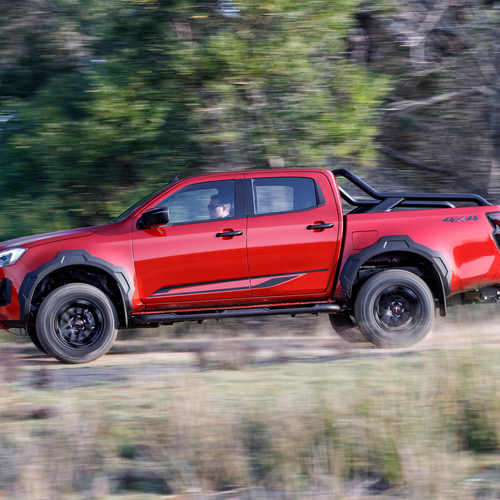 2026 Isuzu D-Max Blade Side View