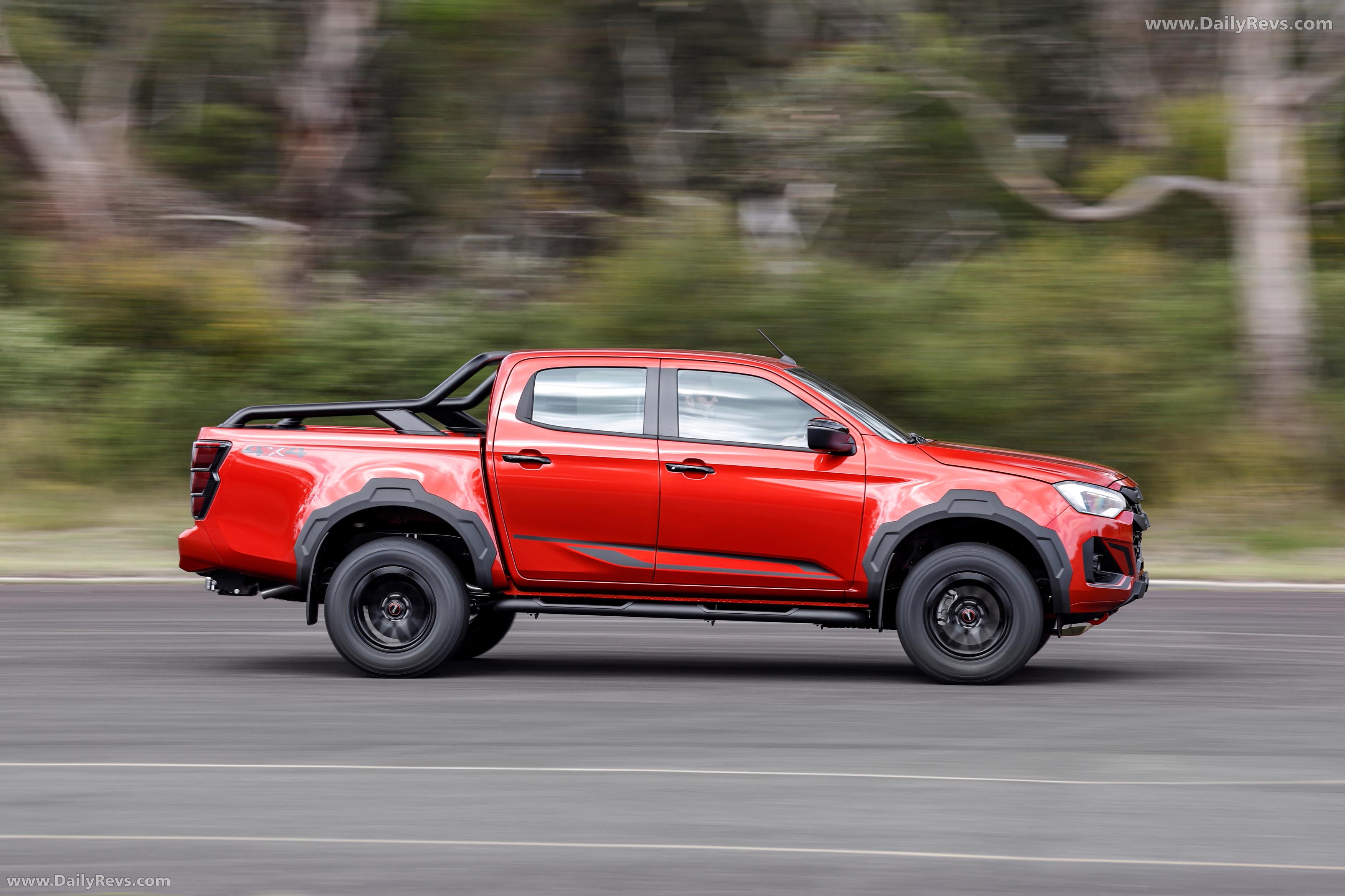 2026 Isuzu D-Max Blade Side View
