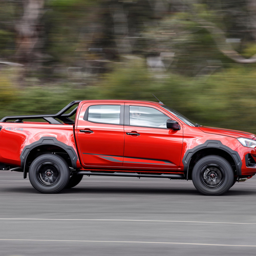 2026 Isuzu D-Max Blade Side View