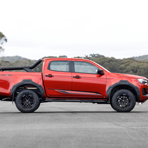 2026 Isuzu D-Max Blade Side View