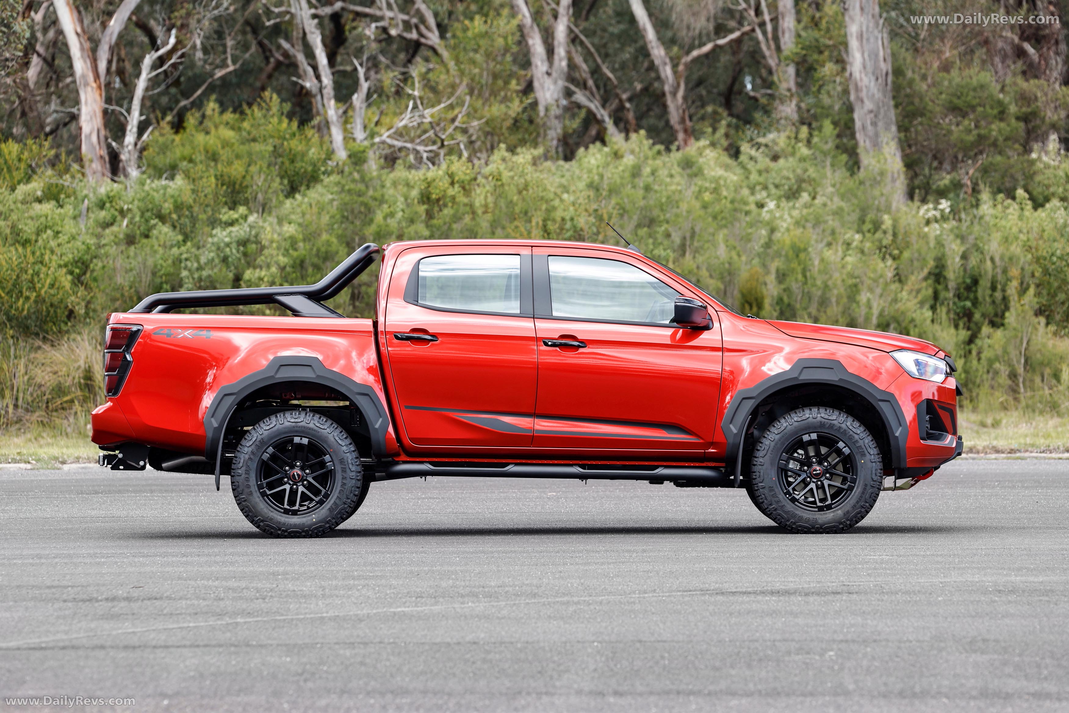 2026 Isuzu D-Max Blade Side View