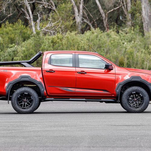 2026 Isuzu D-Max Blade Side View