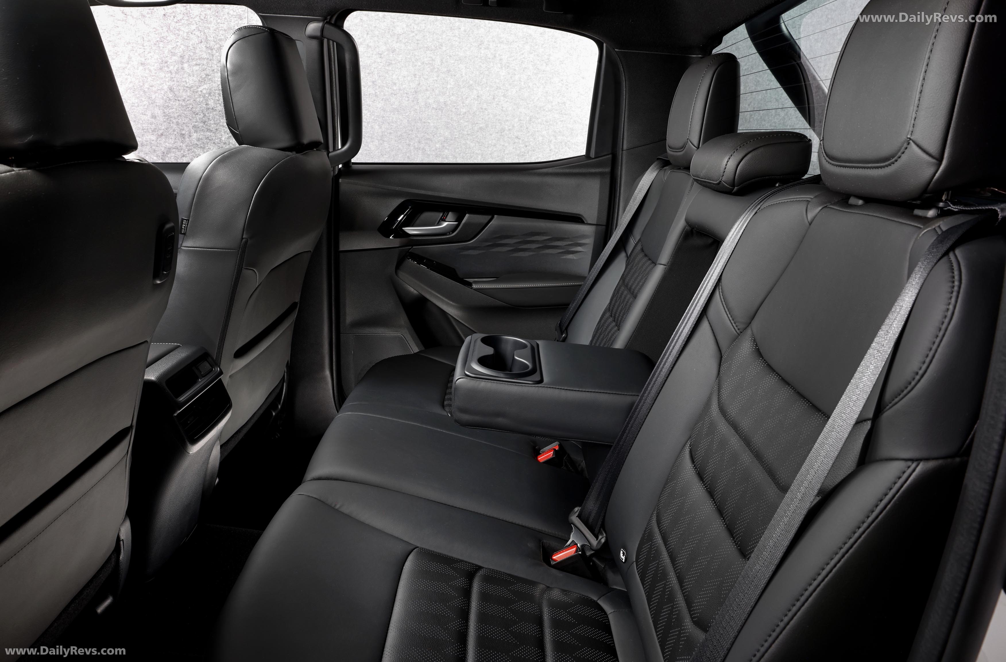 2026 Isuzu D-Max Blade Interior