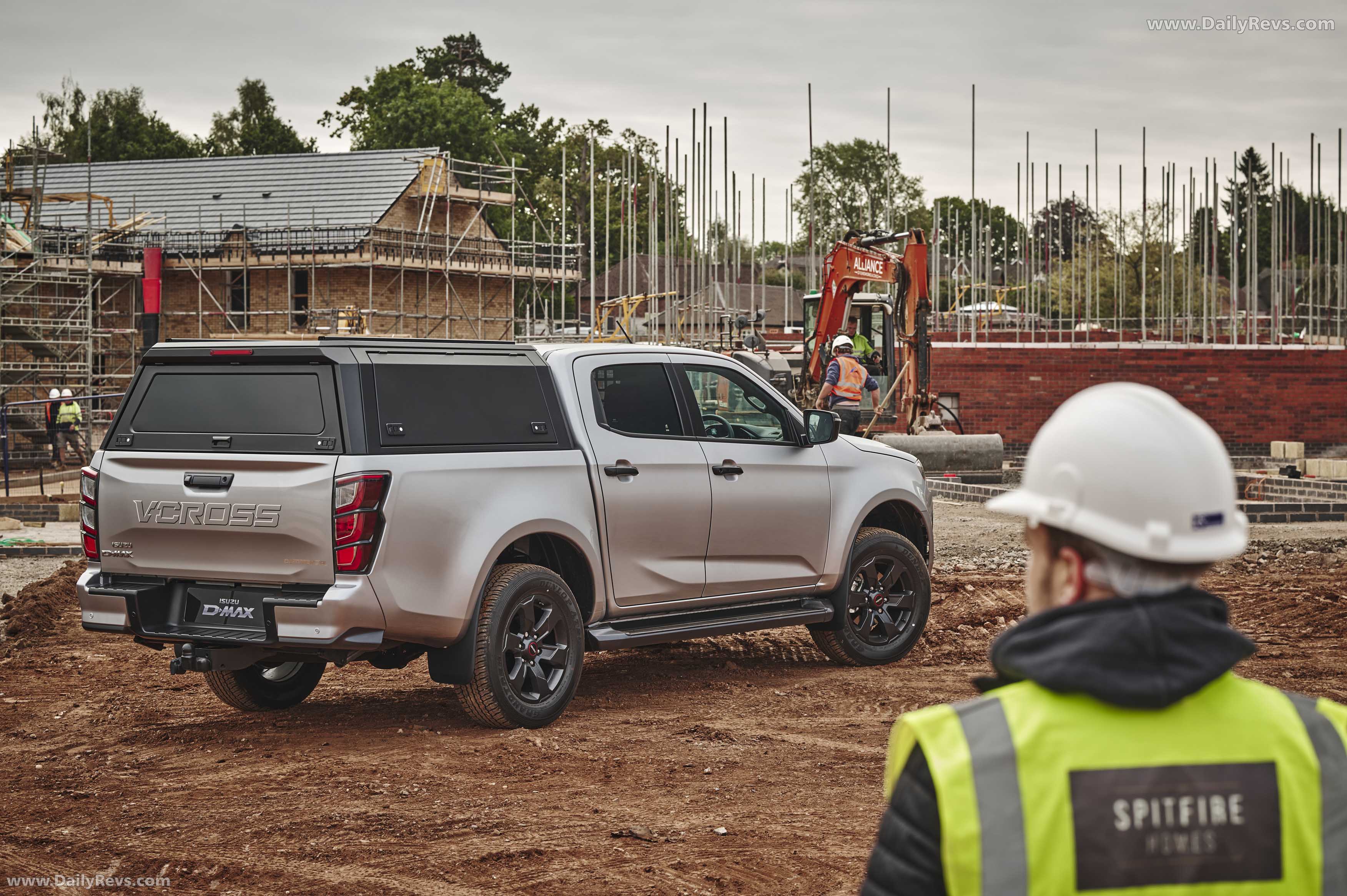 2026 Isuzu D-Max V-Cross Commercial Rear View