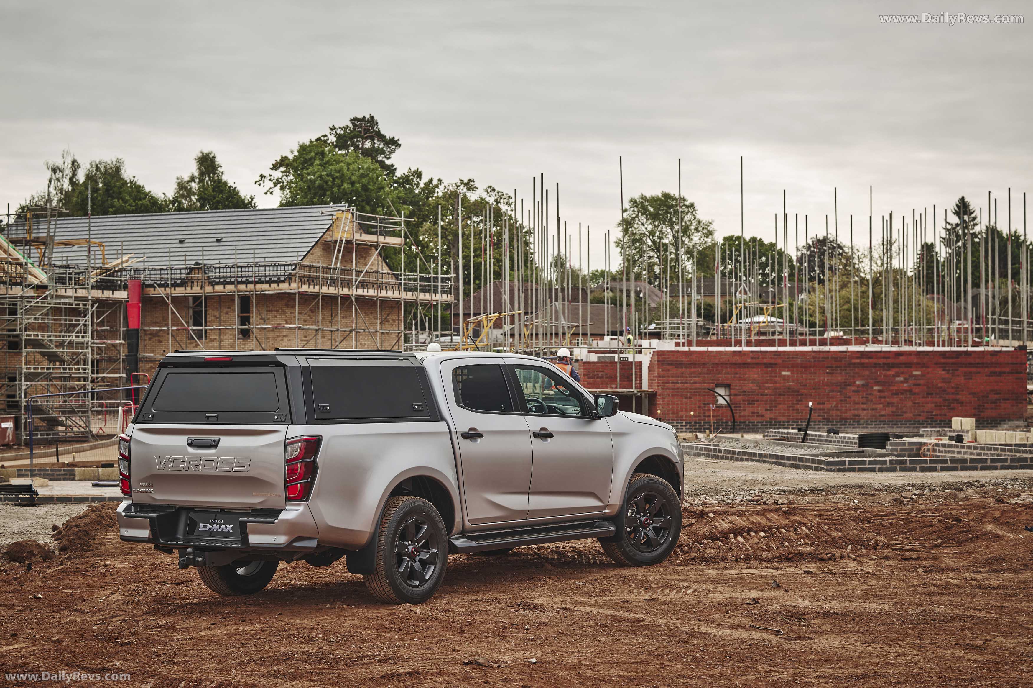 2026 Isuzu D-Max V-Cross Commercial Rear View