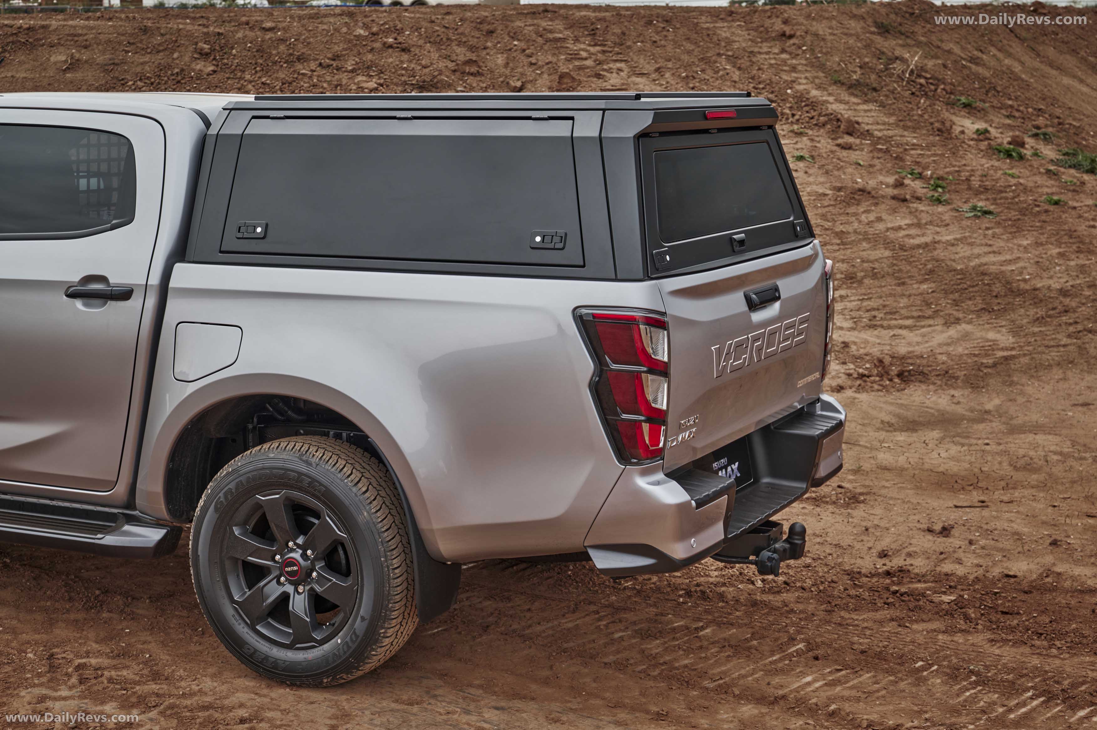 2026 Isuzu D-Max V-Cross Commercial Exterior