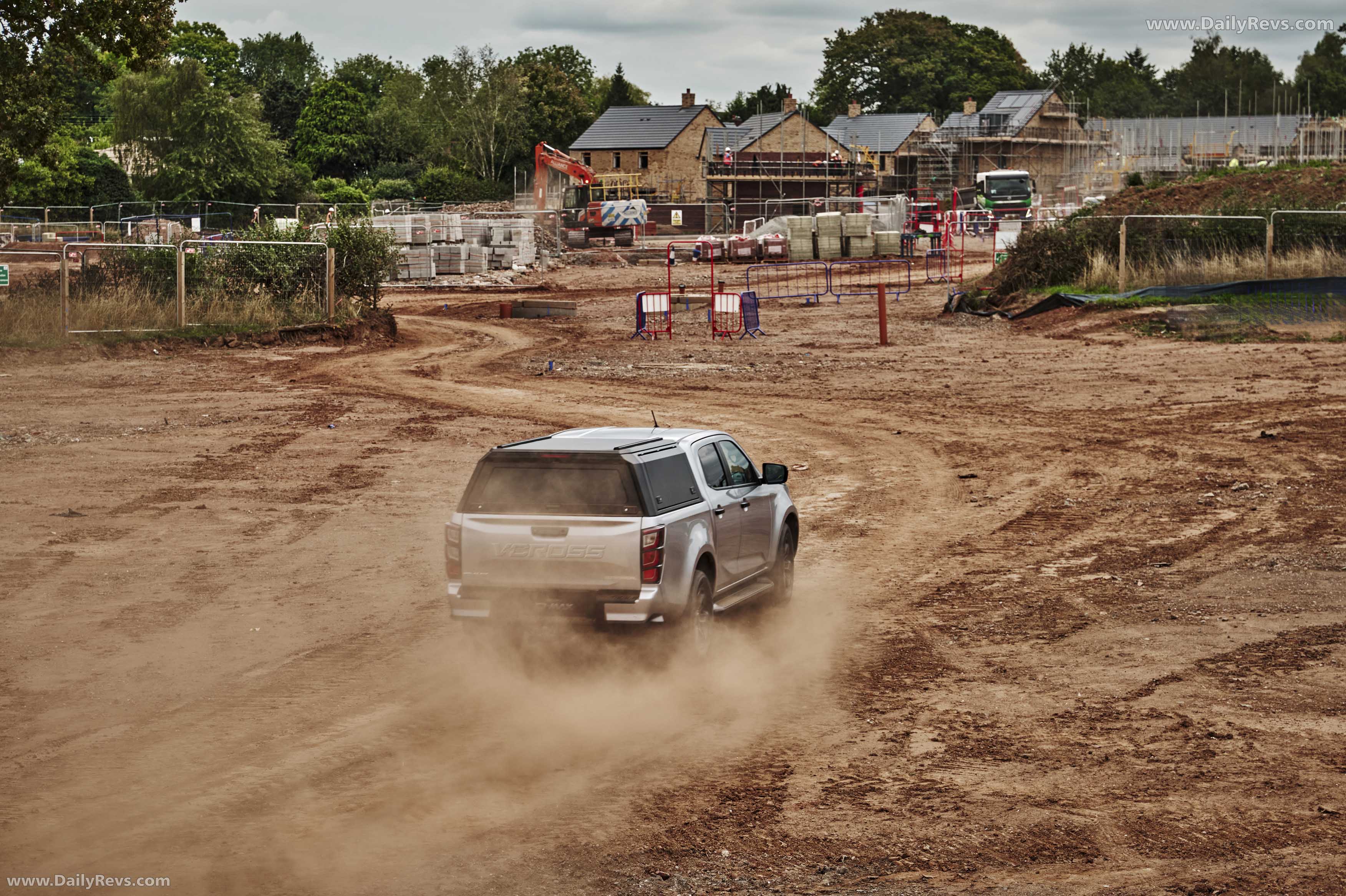 2026 Isuzu D-Max V-Cross Commercial Rear View
