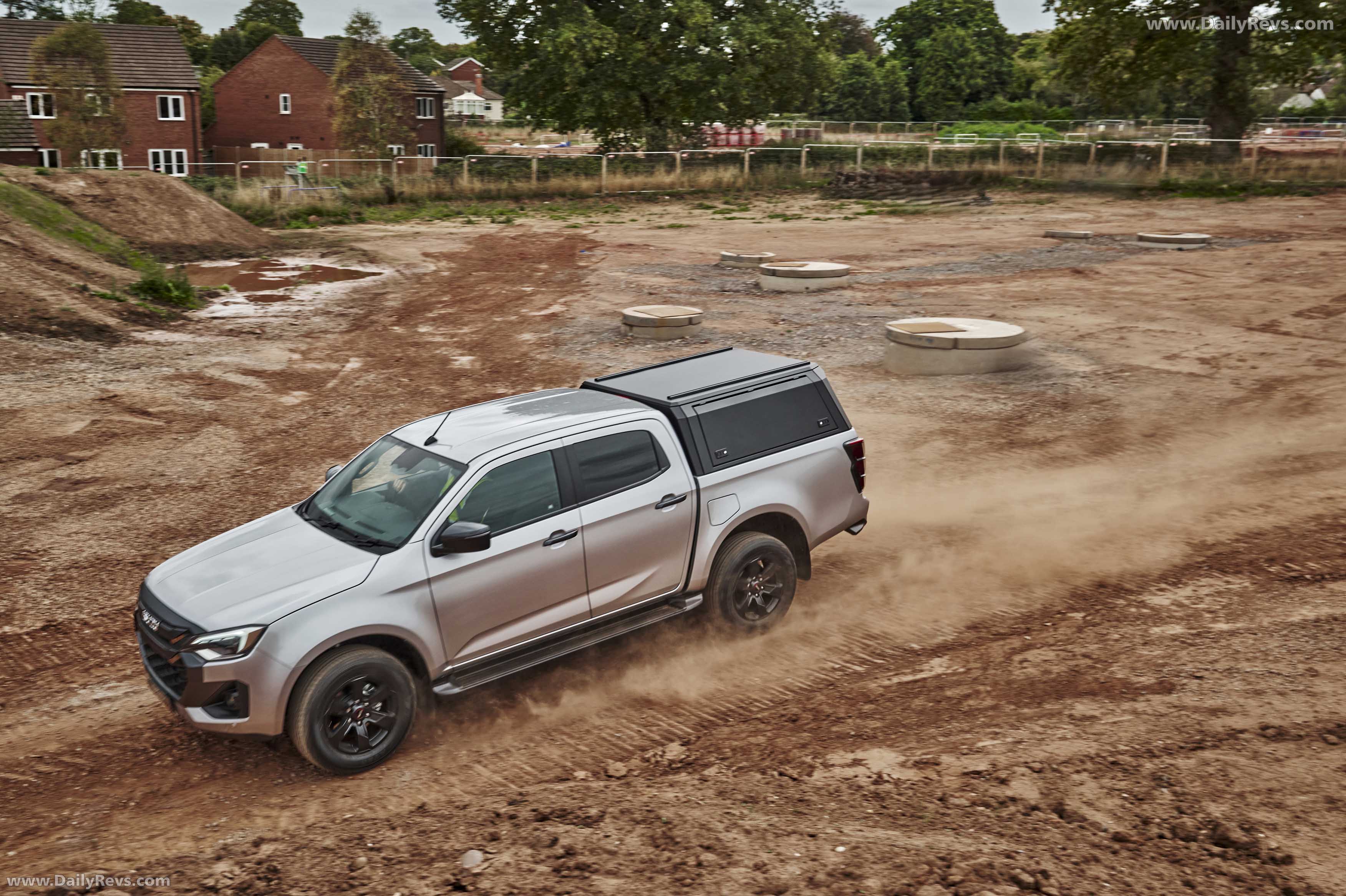 2026 Isuzu D-Max V-Cross Commercial Side View