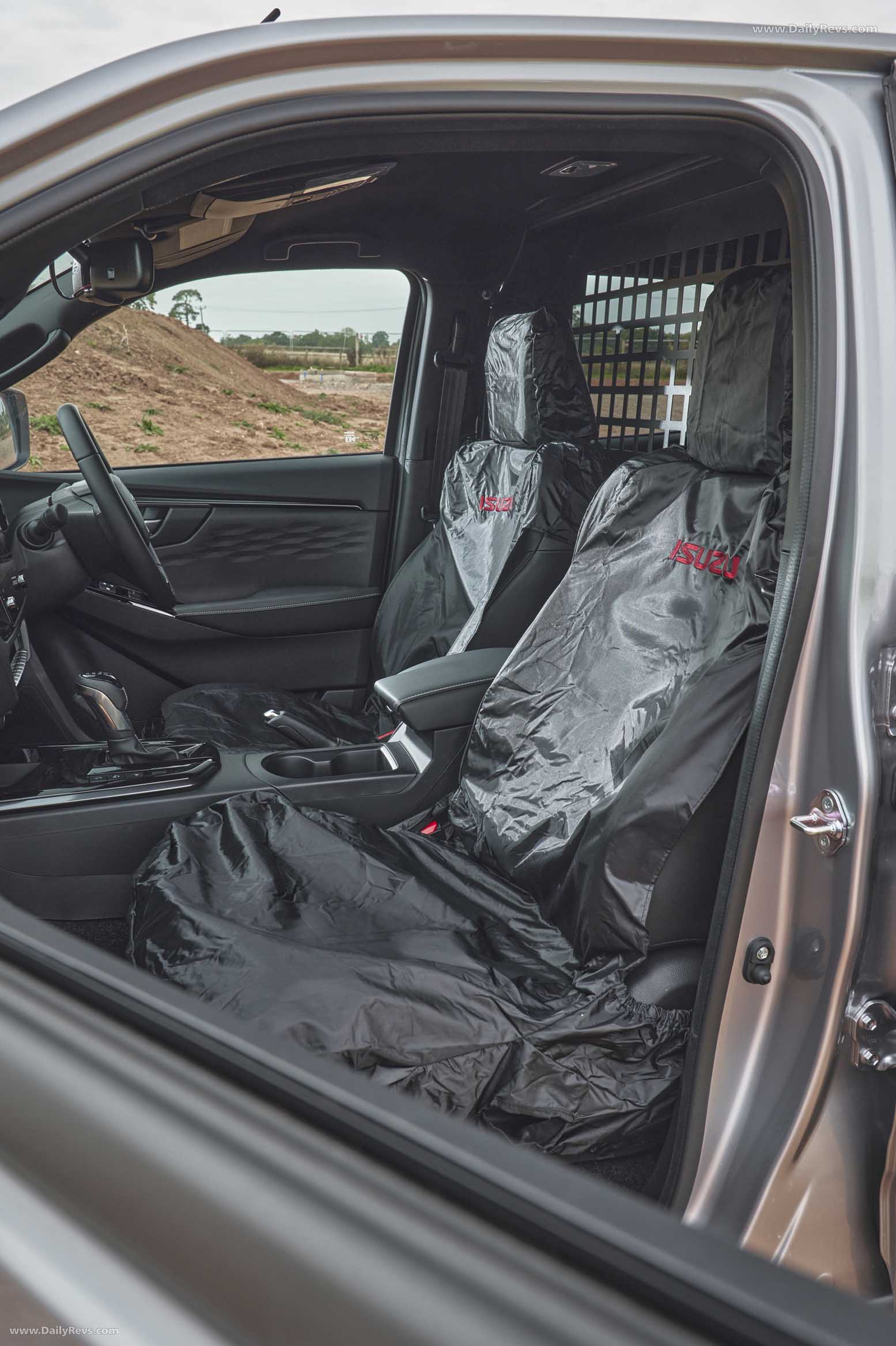 2026 Isuzu D-Max V-Cross Commercial Interior