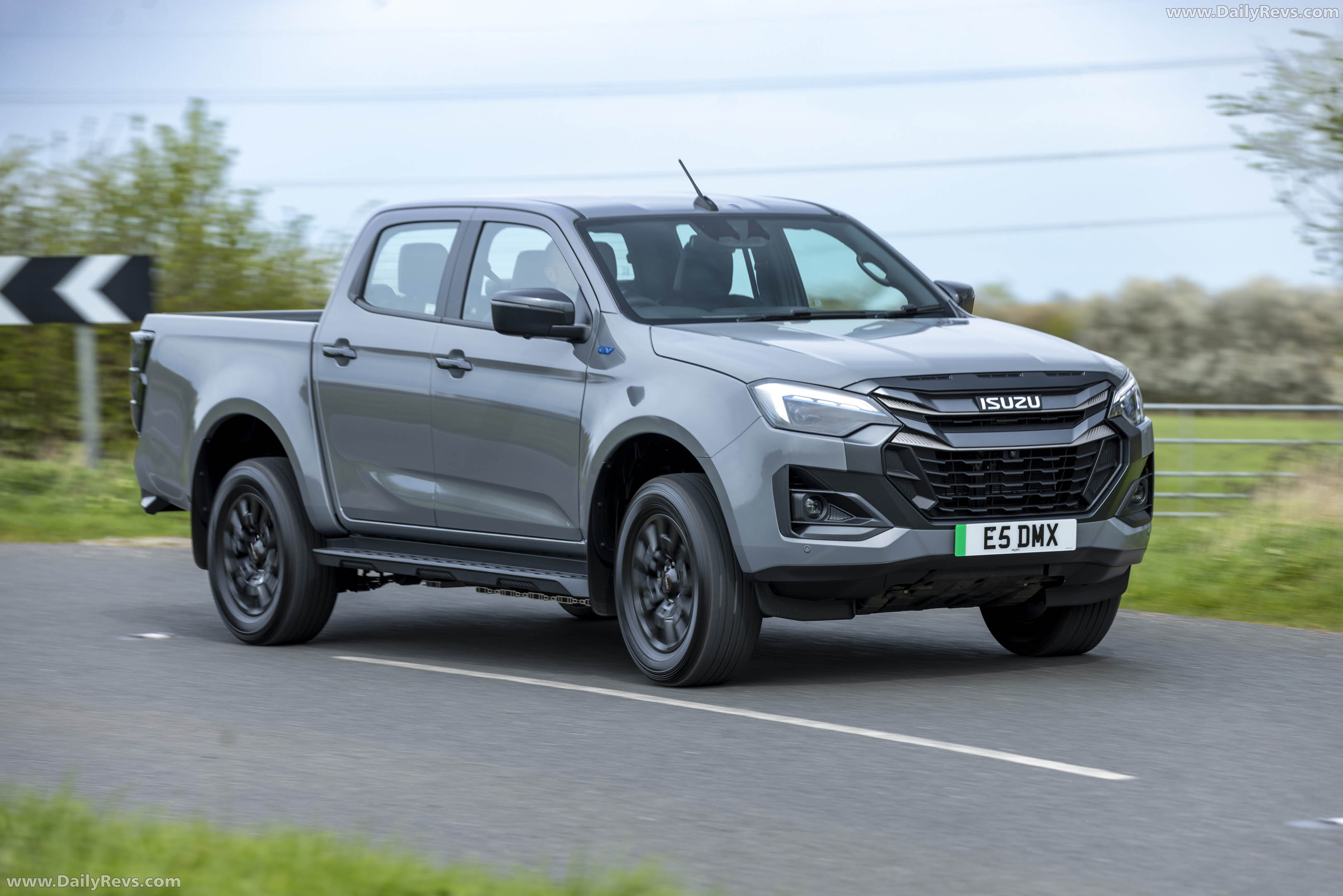 2026 Isuzu D-Max EV V-Cross UK version Front View