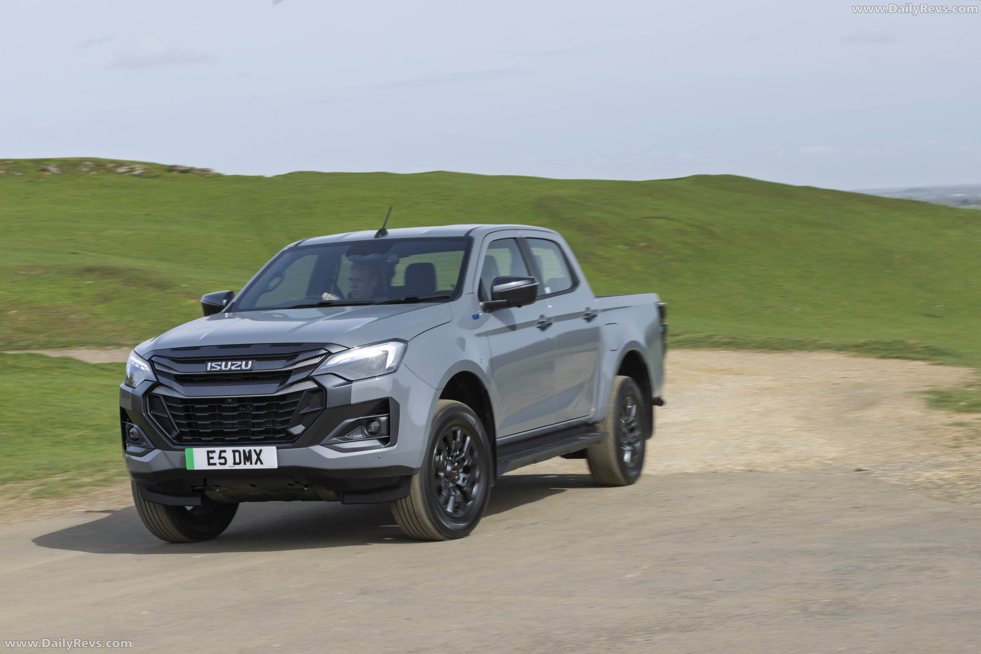 2026 Isuzu D-Max EV V-Cross UK version Front View