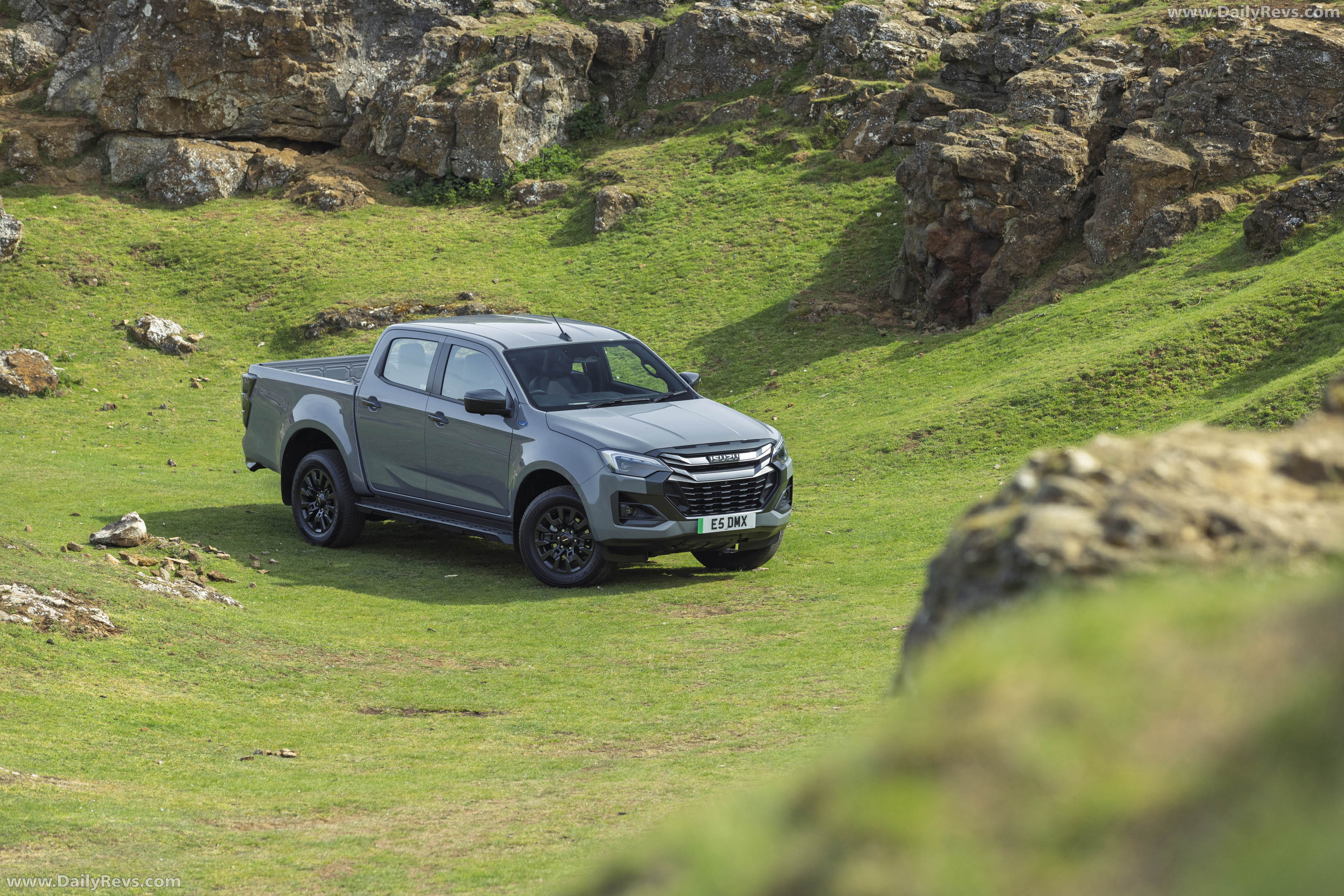 2026 Isuzu D-Max EV V-Cross UK version Front View