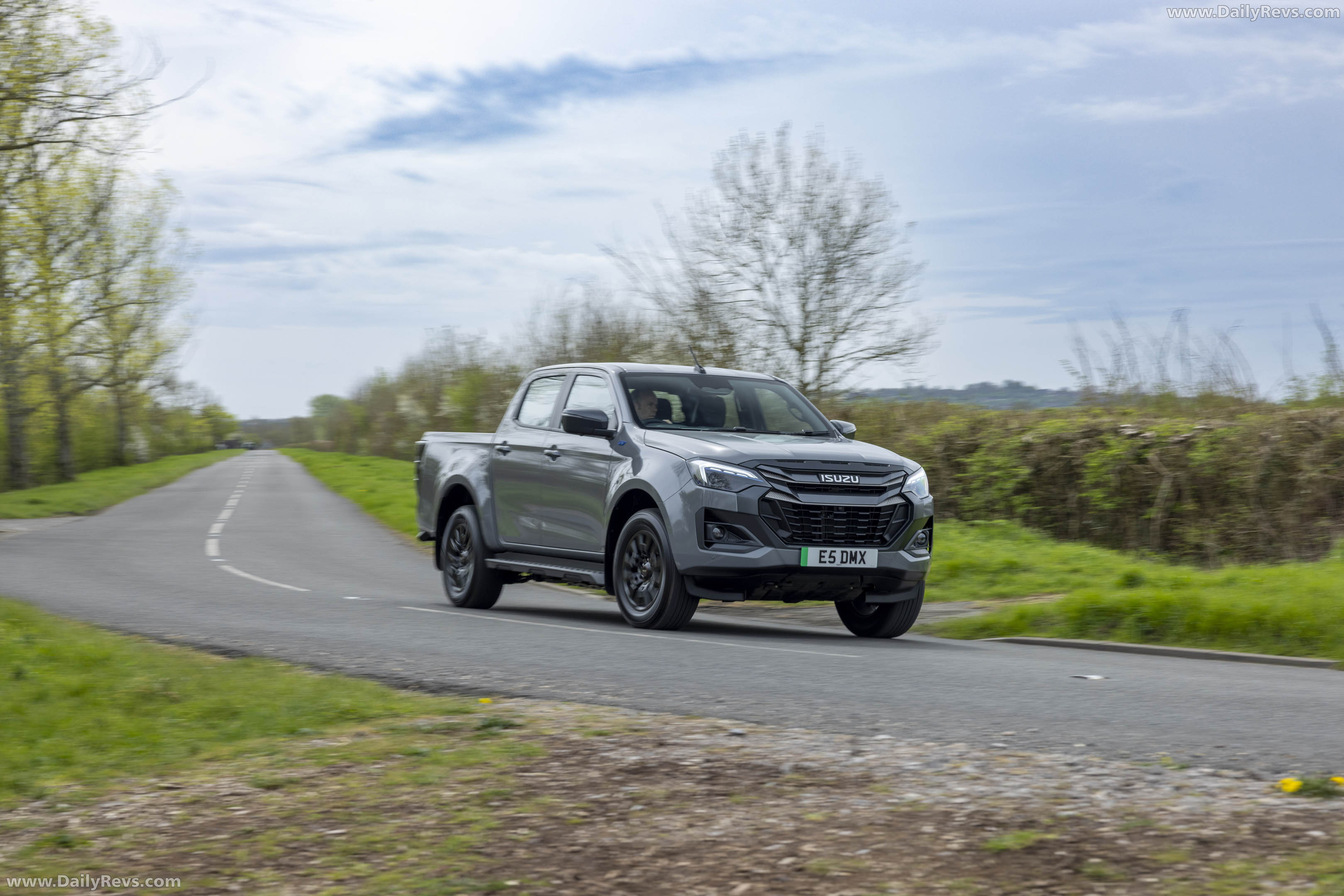 2026 Isuzu D-Max EV V-Cross UK version Front View