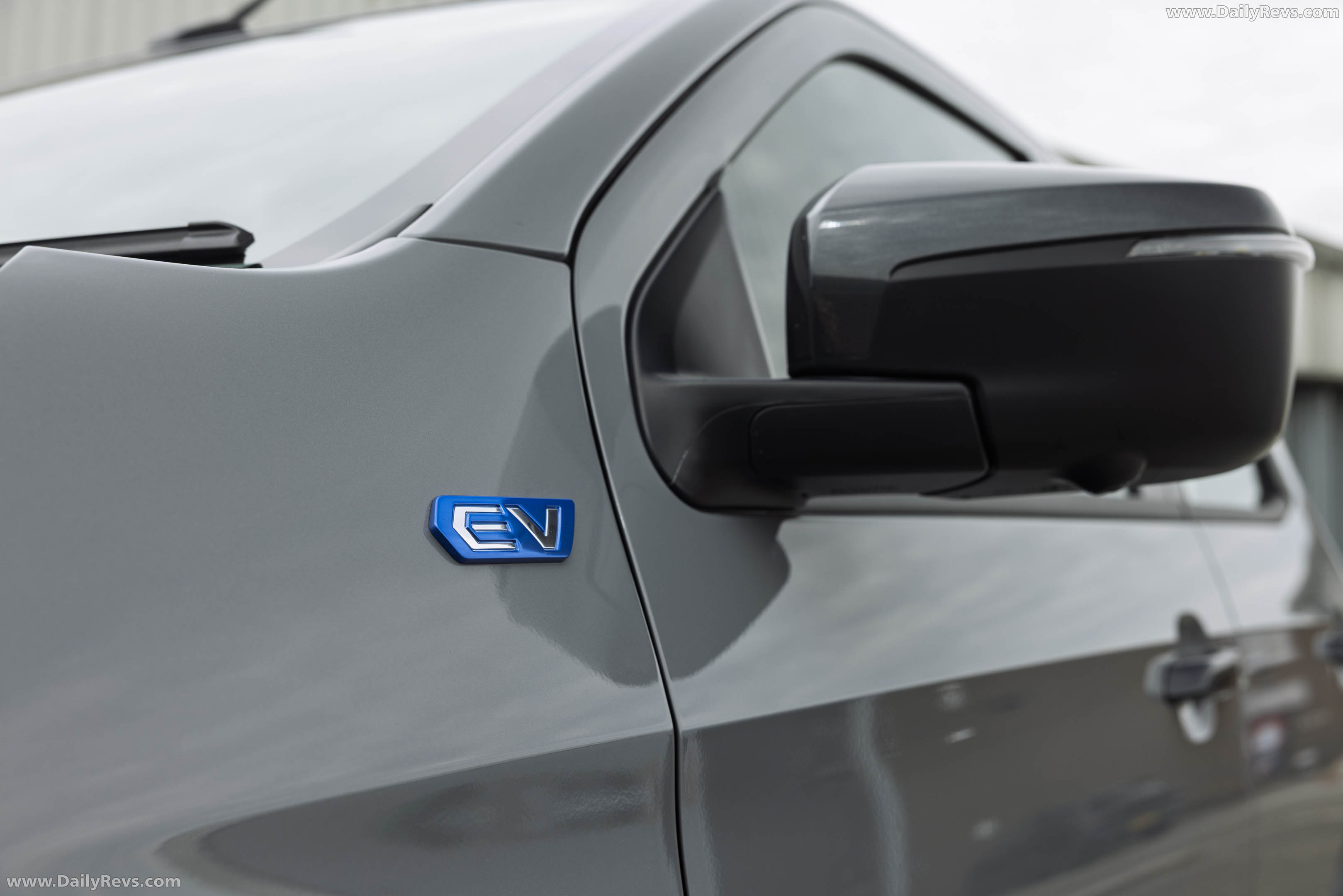 2026 Isuzu D-Max EV V-Cross UK version Exterior