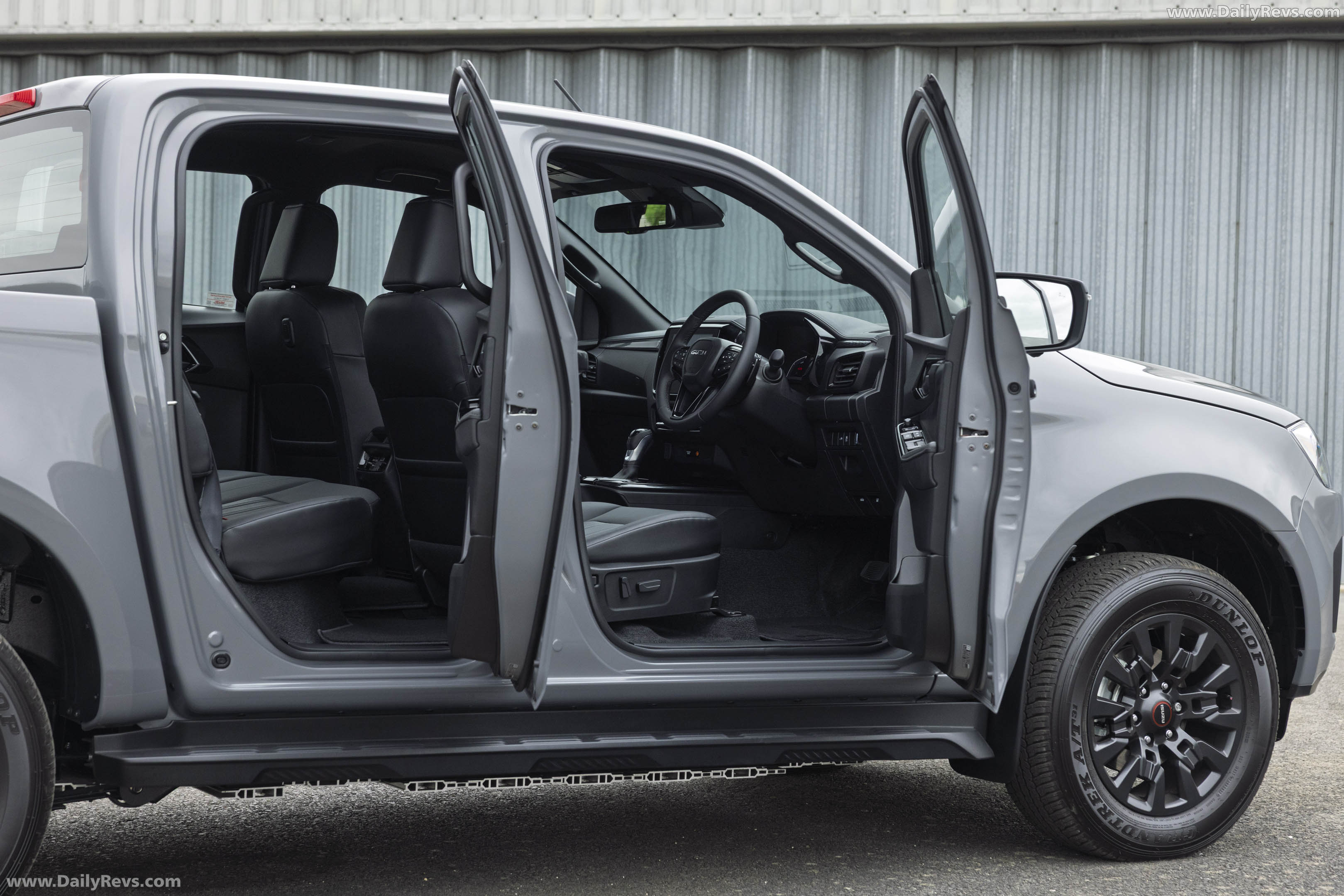 2026 Isuzu D-Max EV V-Cross UK version Interior