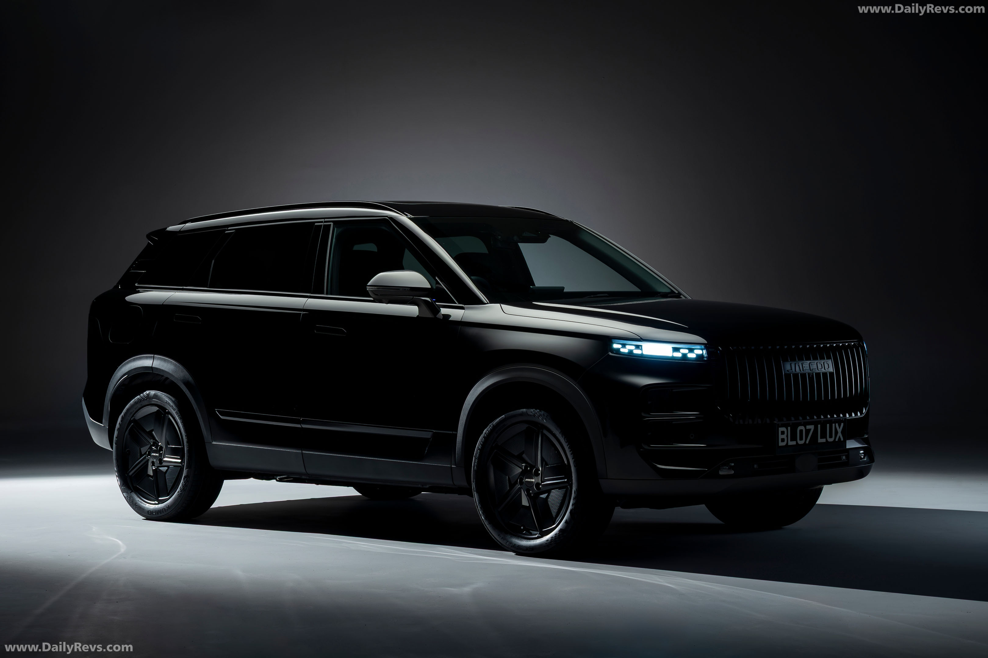 2026 Jaecoo 7 SHS-P Black Luxury Front View