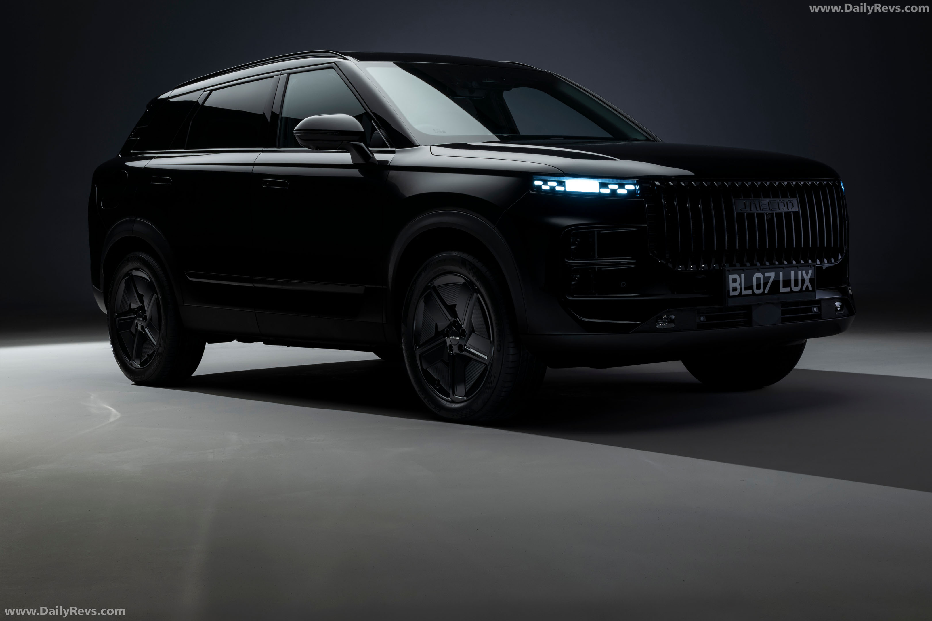 2026 Jaecoo 7 SHS-P Black Luxury Front View