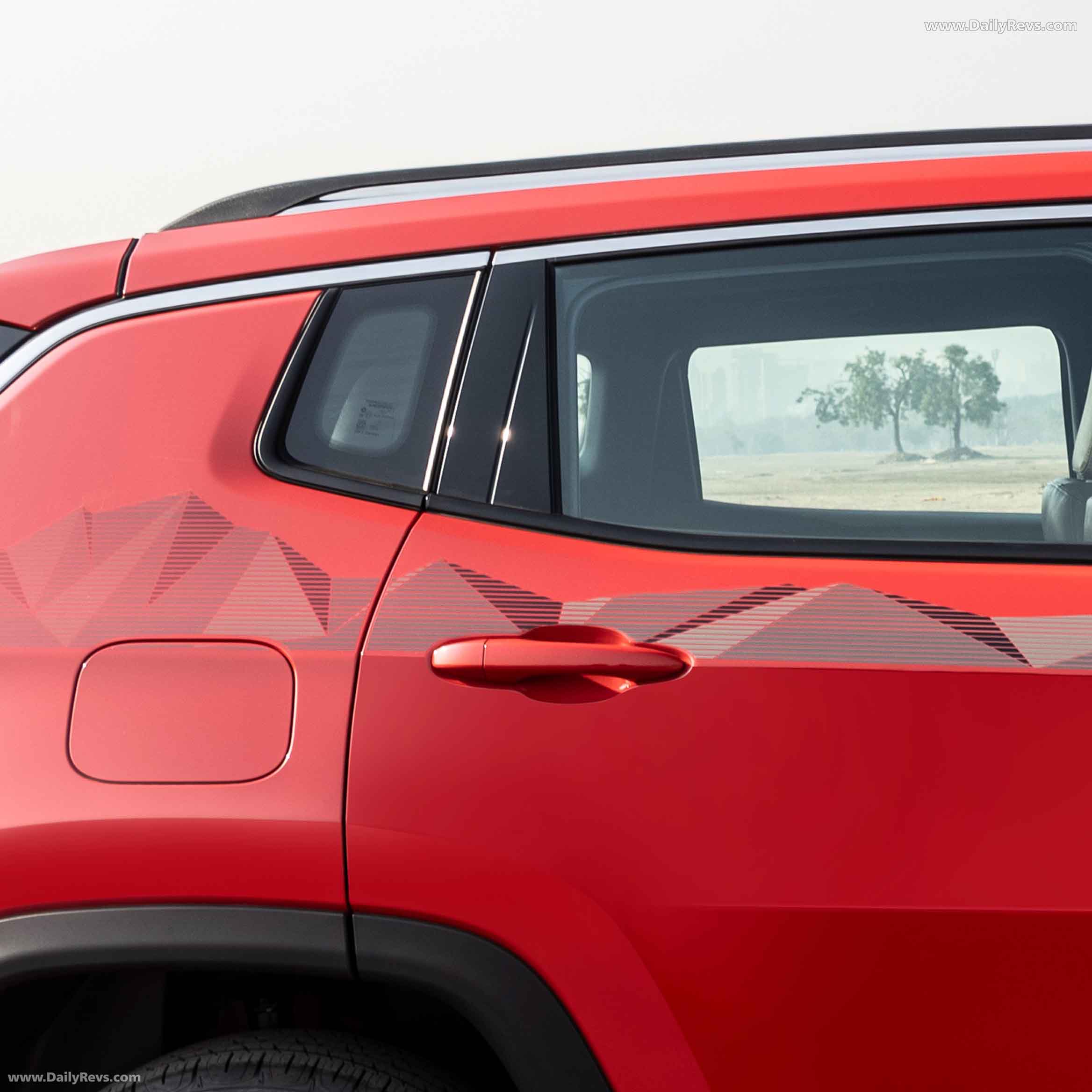 2025 Jeep Compass Sandstorm Edition Exterior