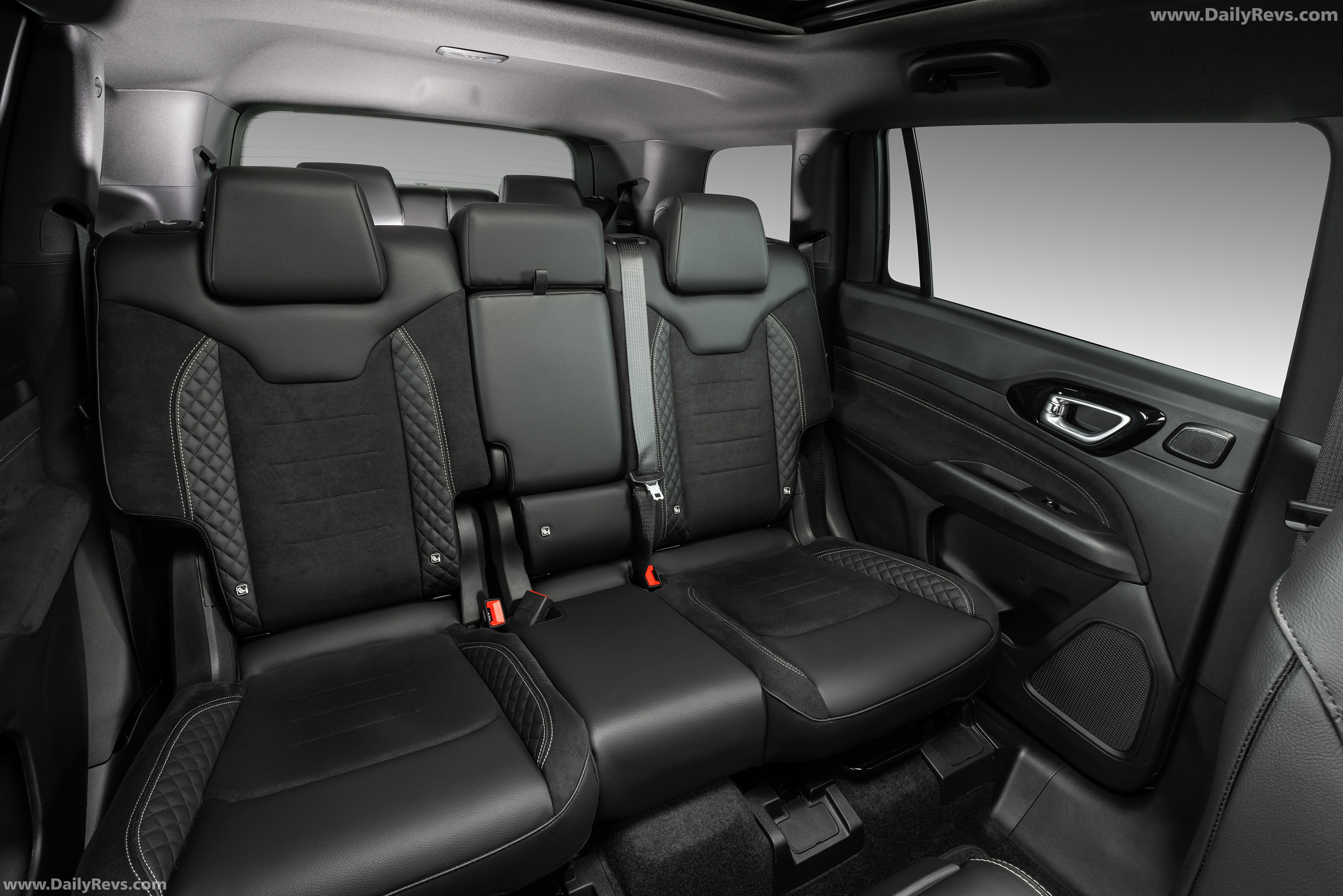 2026 Jeep Commander Blackhawk Interior