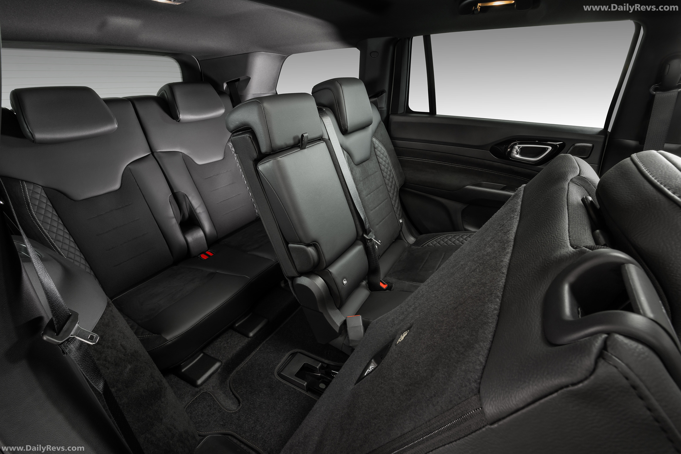2026 Jeep Commander Blackhawk Interior