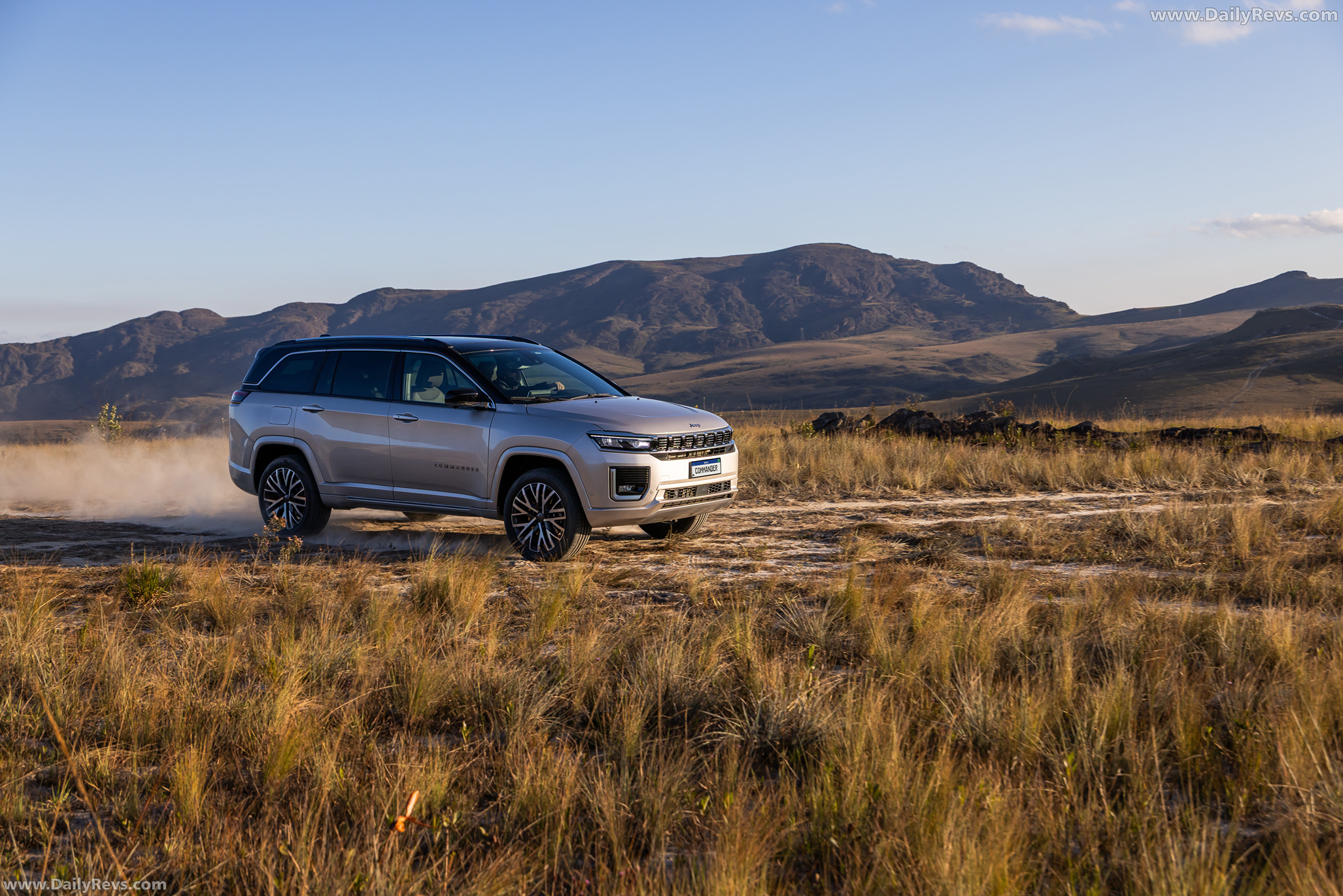 2026 Jeep Commander Overland Front View