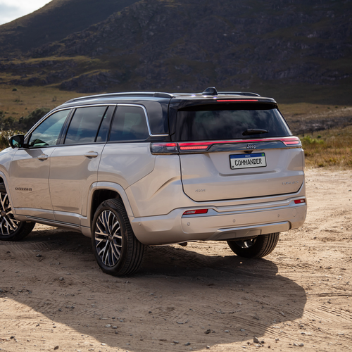 2026 Jeep Commander Overland Rear View