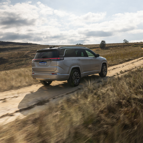 2026 Jeep Commander Overland Rear View