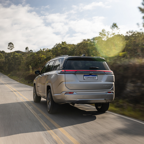 2026 Jeep Commander Overland Rear View