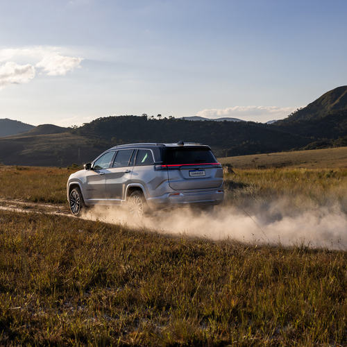 2026 Jeep Commander Overland Rear View