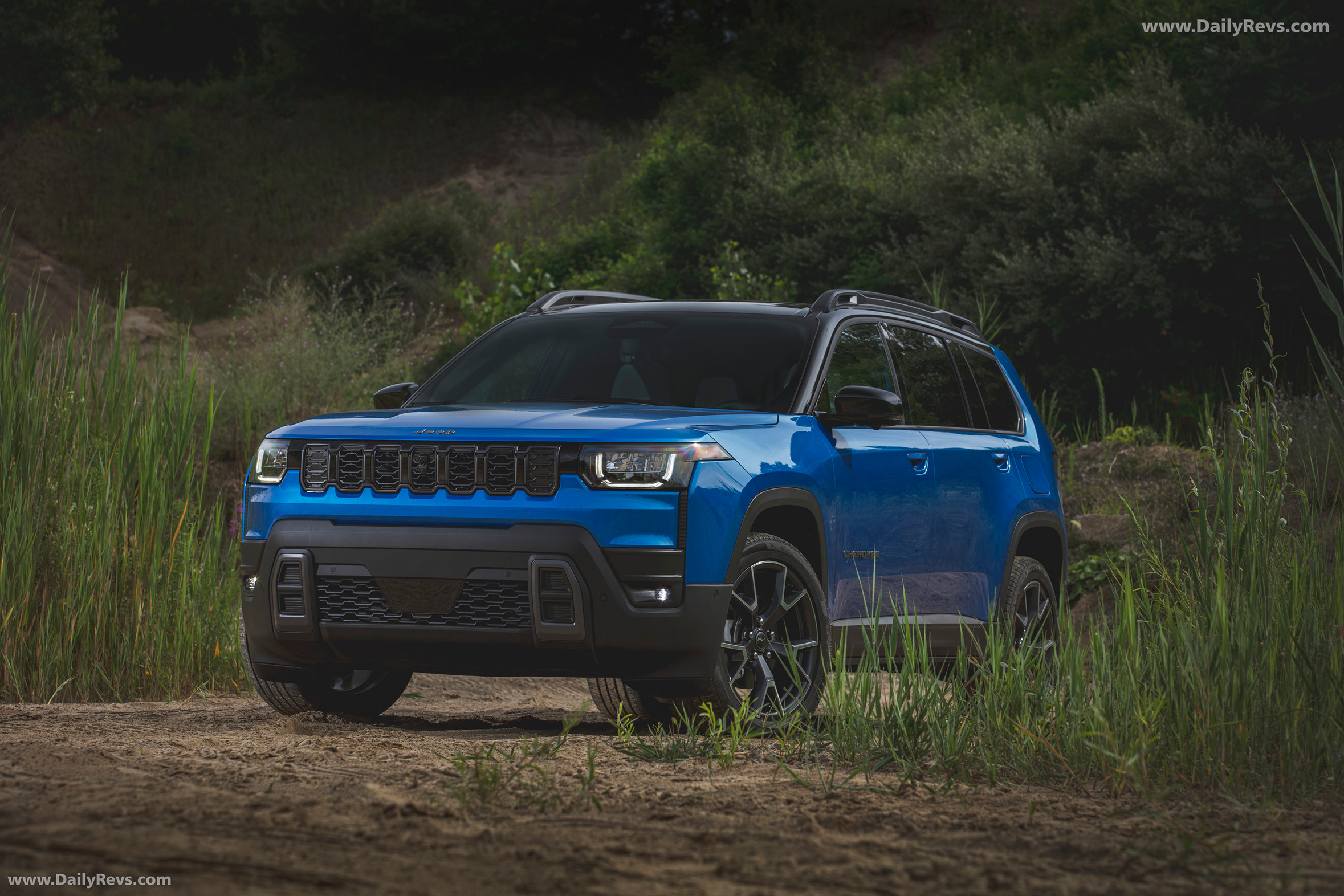 2025 Jeep Cherokee Overland Front View