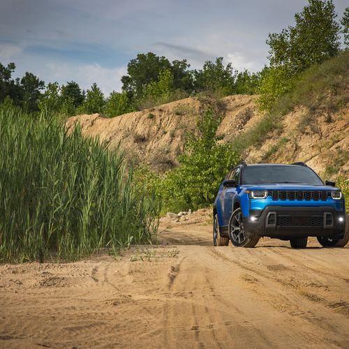 2025 Jeep Cherokee Overland Front View