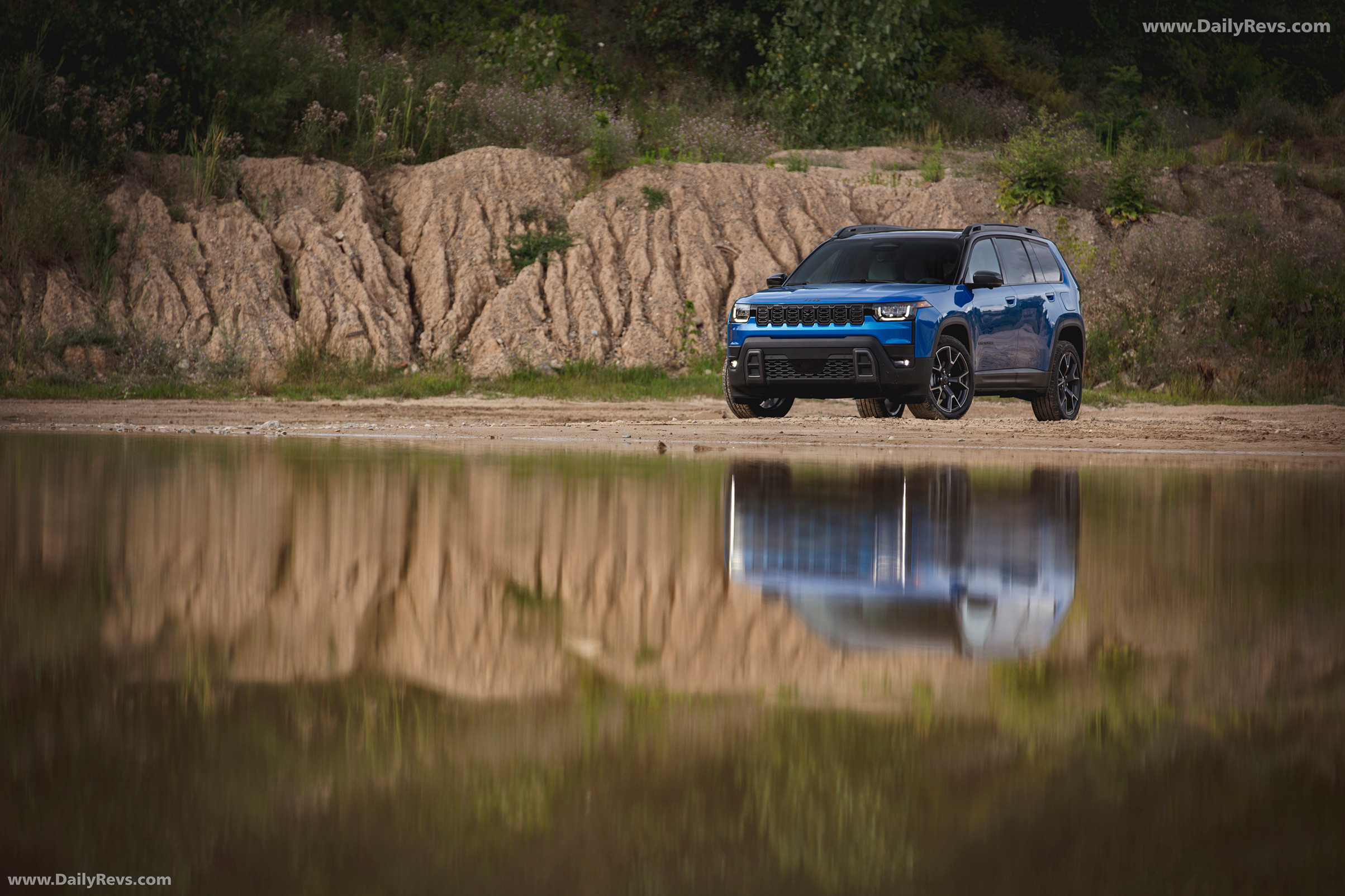 2025 Jeep Cherokee Overland Front View