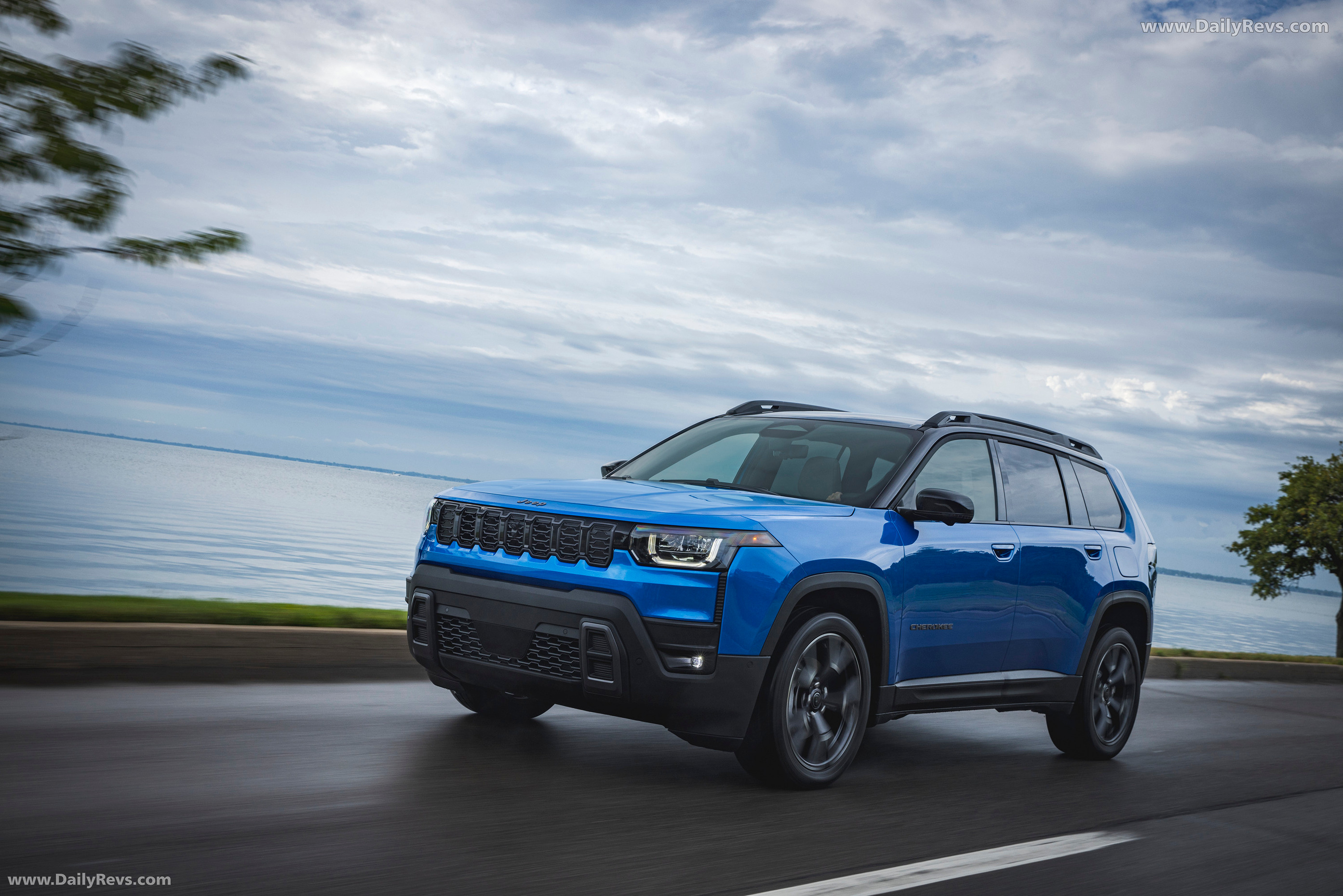 2025 Jeep Cherokee Overland Front View