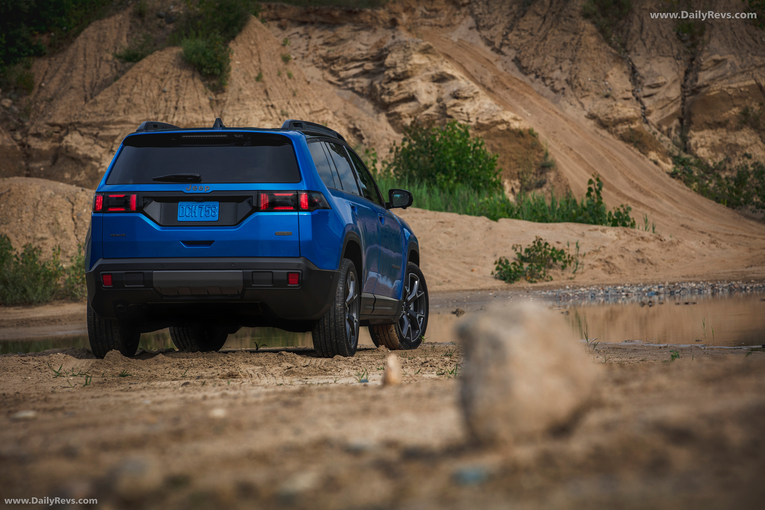 2025 Jeep Cherokee Overland Rear View