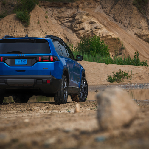 2025 Jeep Cherokee Overland Rear View