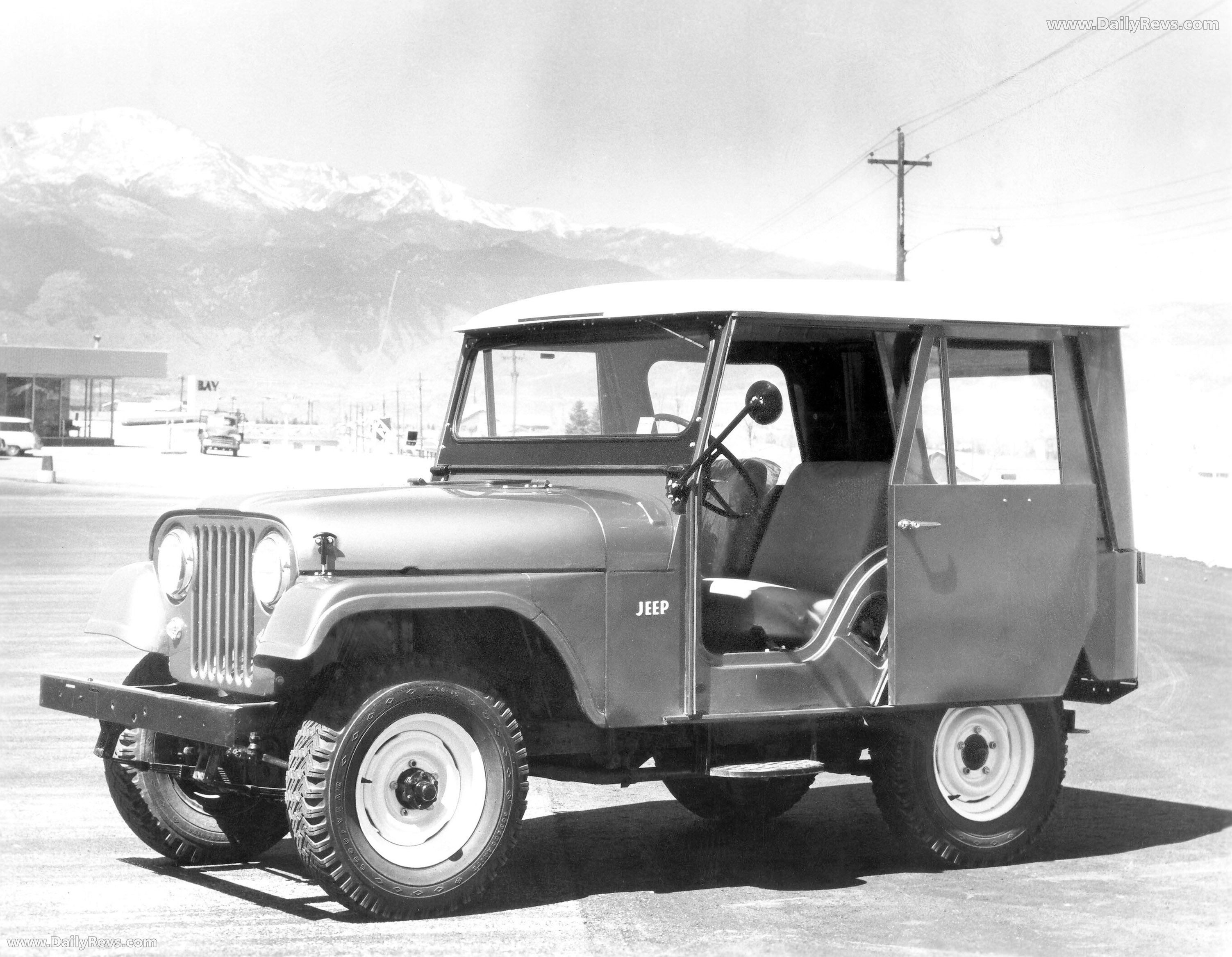 2026 Jeep Wrangler Whitecap Front View