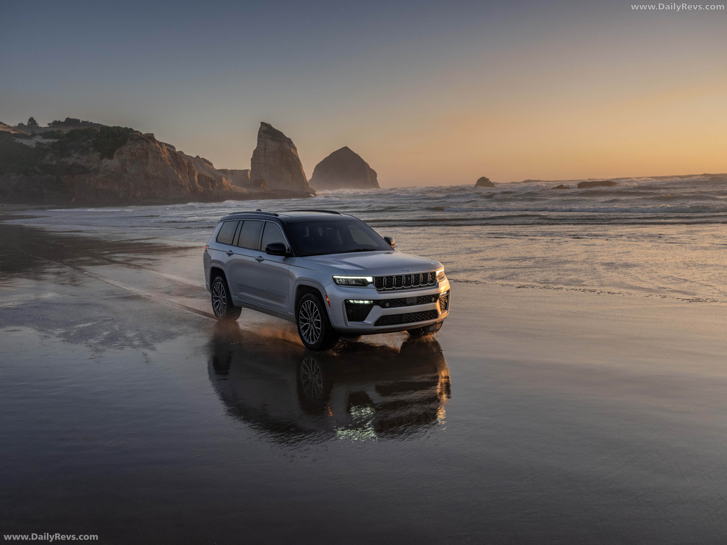 2026 Jeep Grand Cherokee L Front View