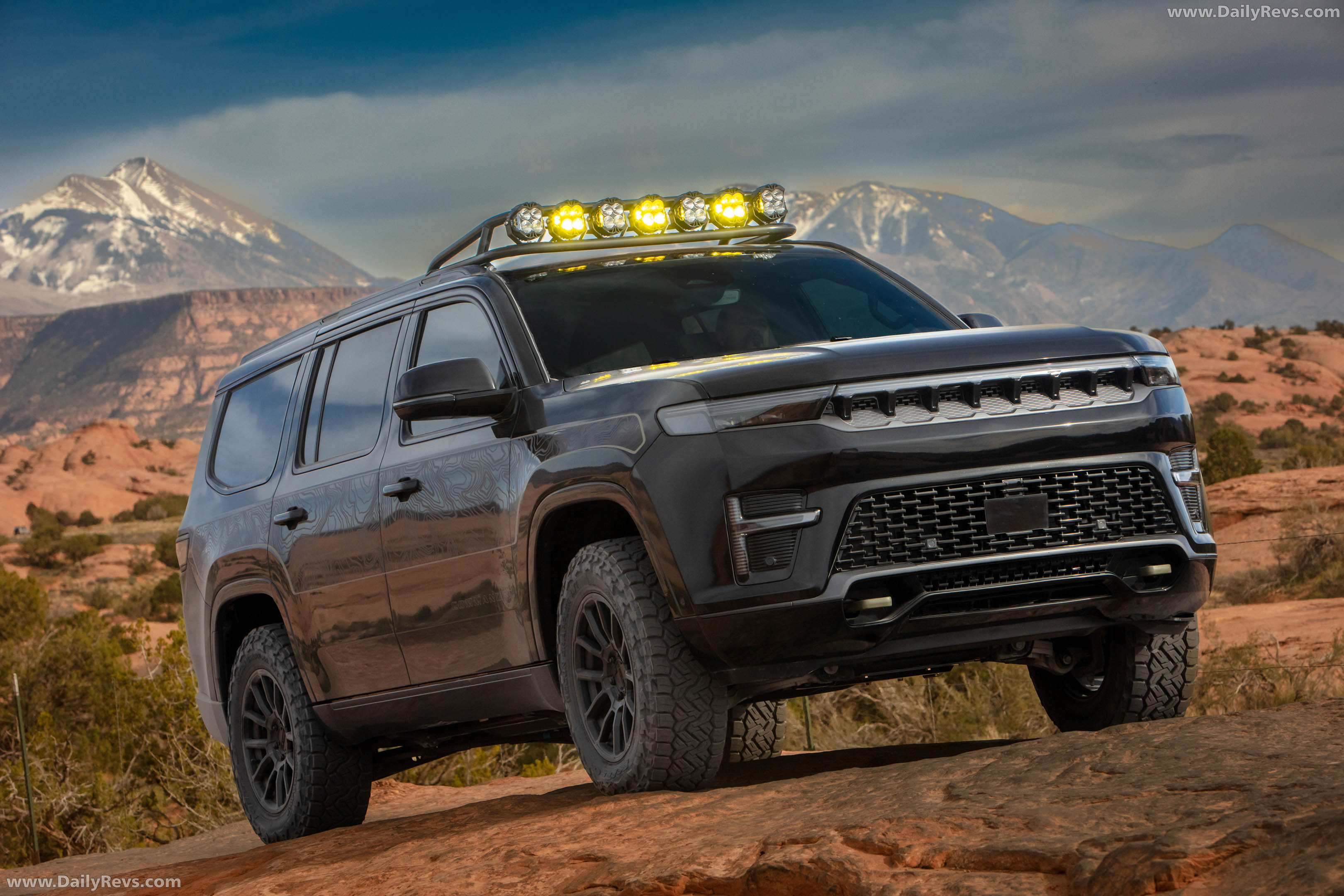 2026 Jeep Grand Wagoneer Commander Concept Front View