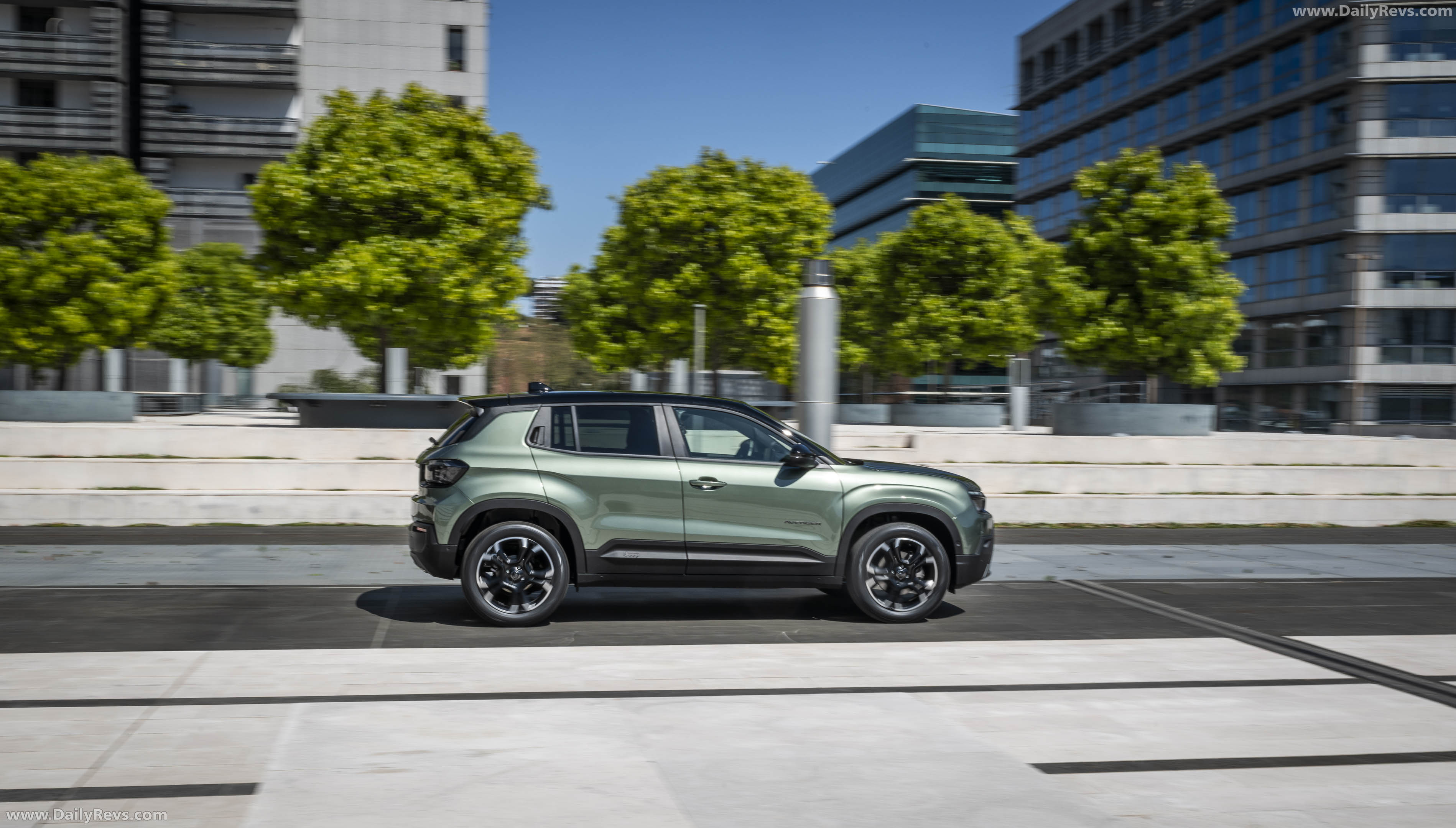 2027 Jeep Avenger e-hybrid Side View