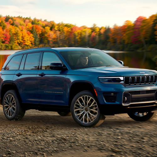 2027 Jeep Grand Cherokee Overland Front View